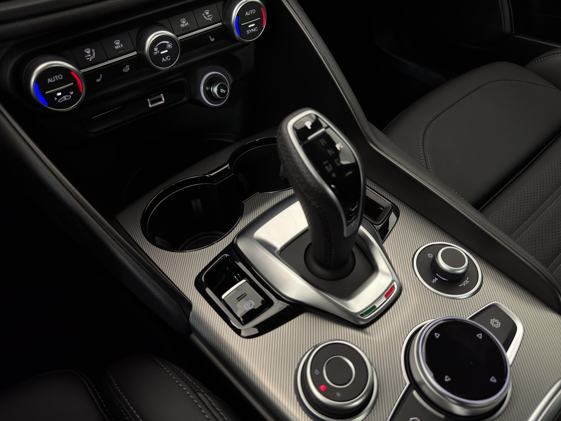 ALFA ROMEO Giulia 2.0 Veloce Q4 AT8 "ADAS Plus"-image-15