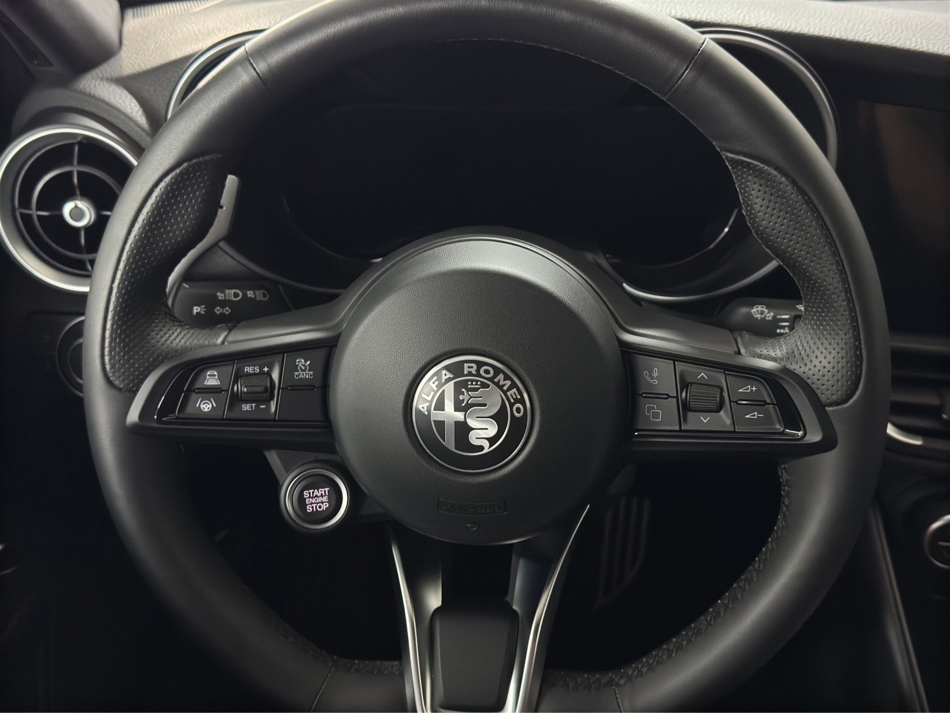 ALFA ROMEO Giulia 2.0 Veloce Q4 AT8 "ADAS Plus"-image-13