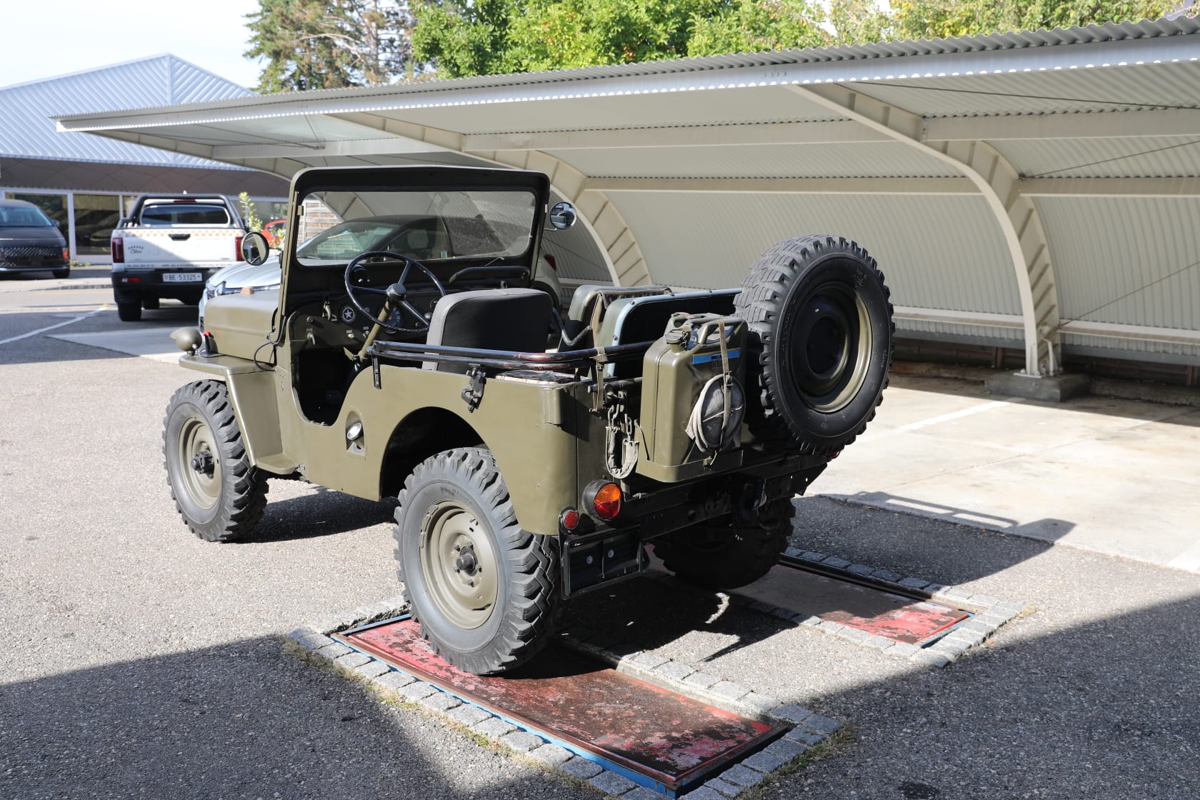 KAISER Jeep CJ-3B 12V-showroom-element-3