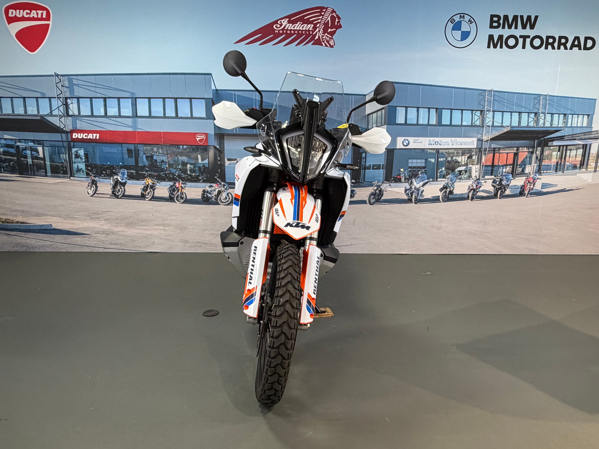 KTM 890 Adventure R-showroom-element-1