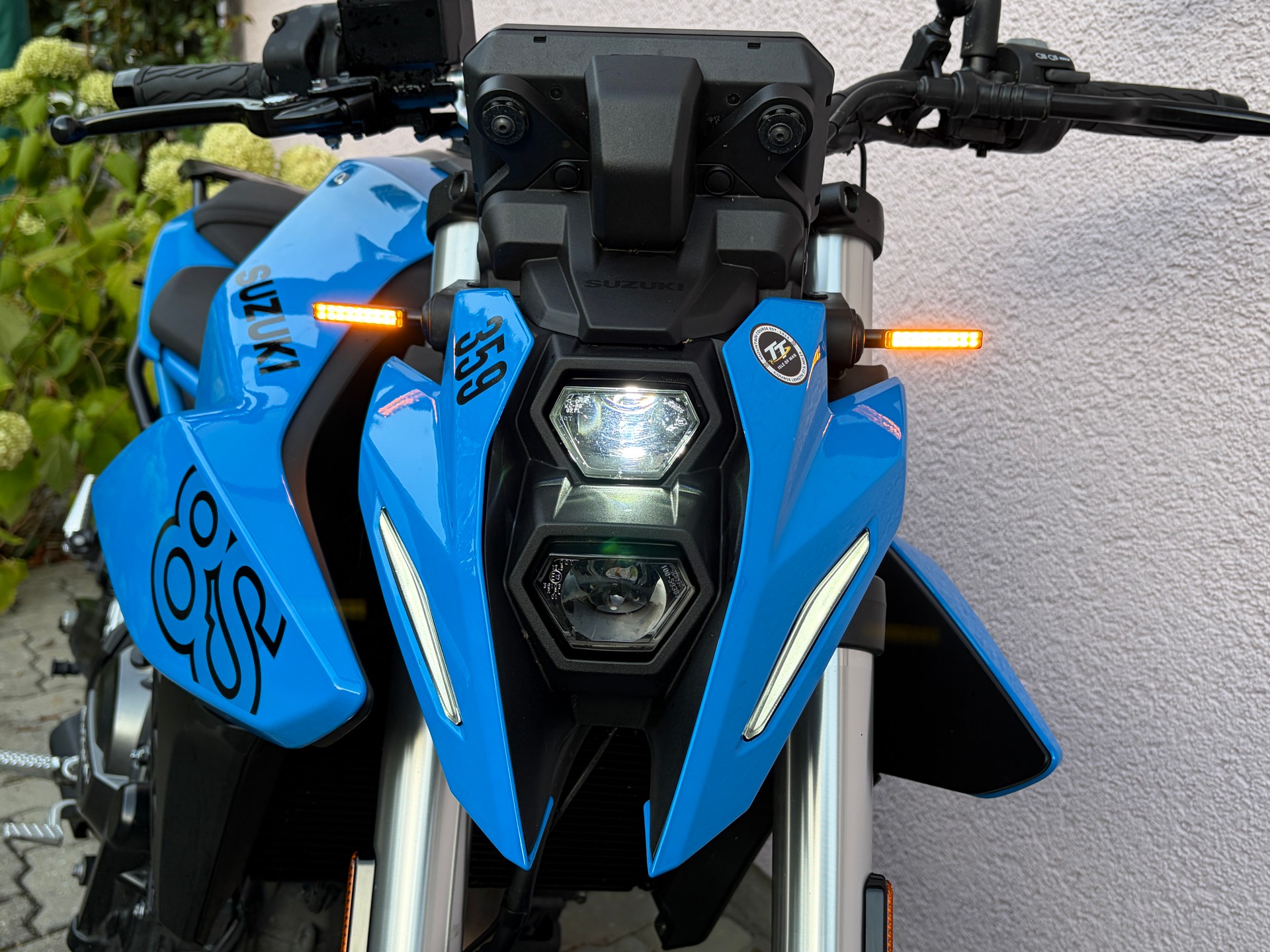 SUZUKI GSX-8R-image-2
