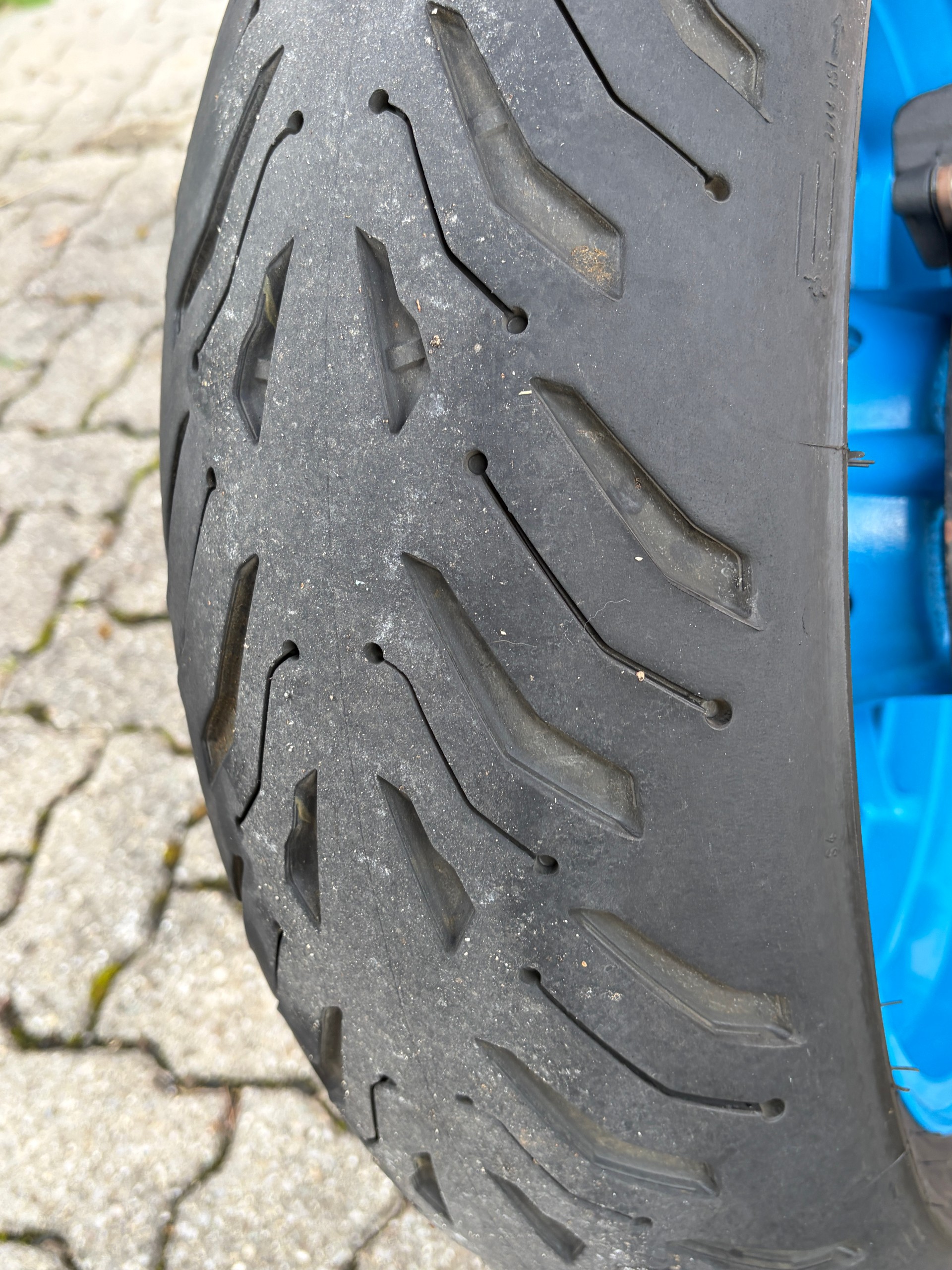 SUZUKI GSX-8R-image-6