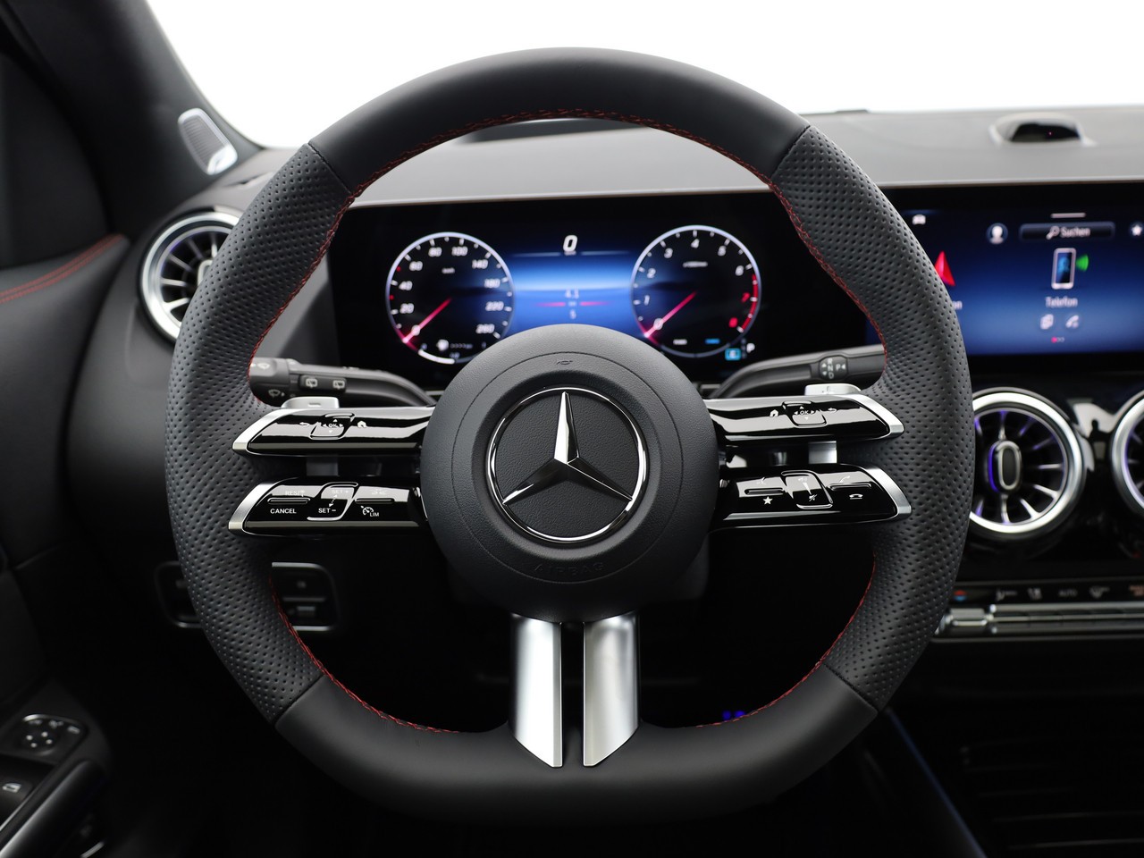 MERCEDES-BENZ GLA 200 7G-DCT-image-11