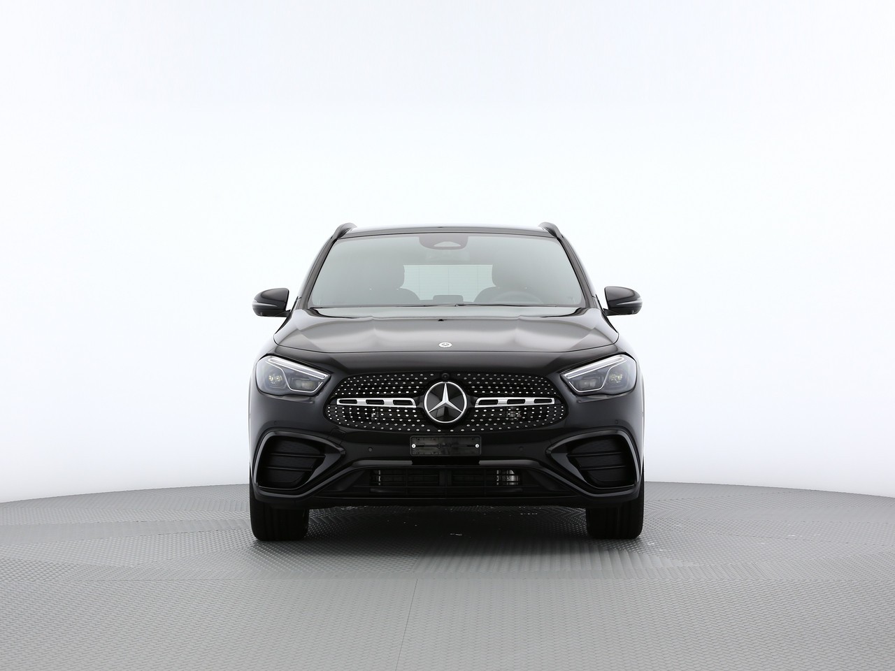 MERCEDES-BENZ GLA 200 7G-DCT-showroom-element-1