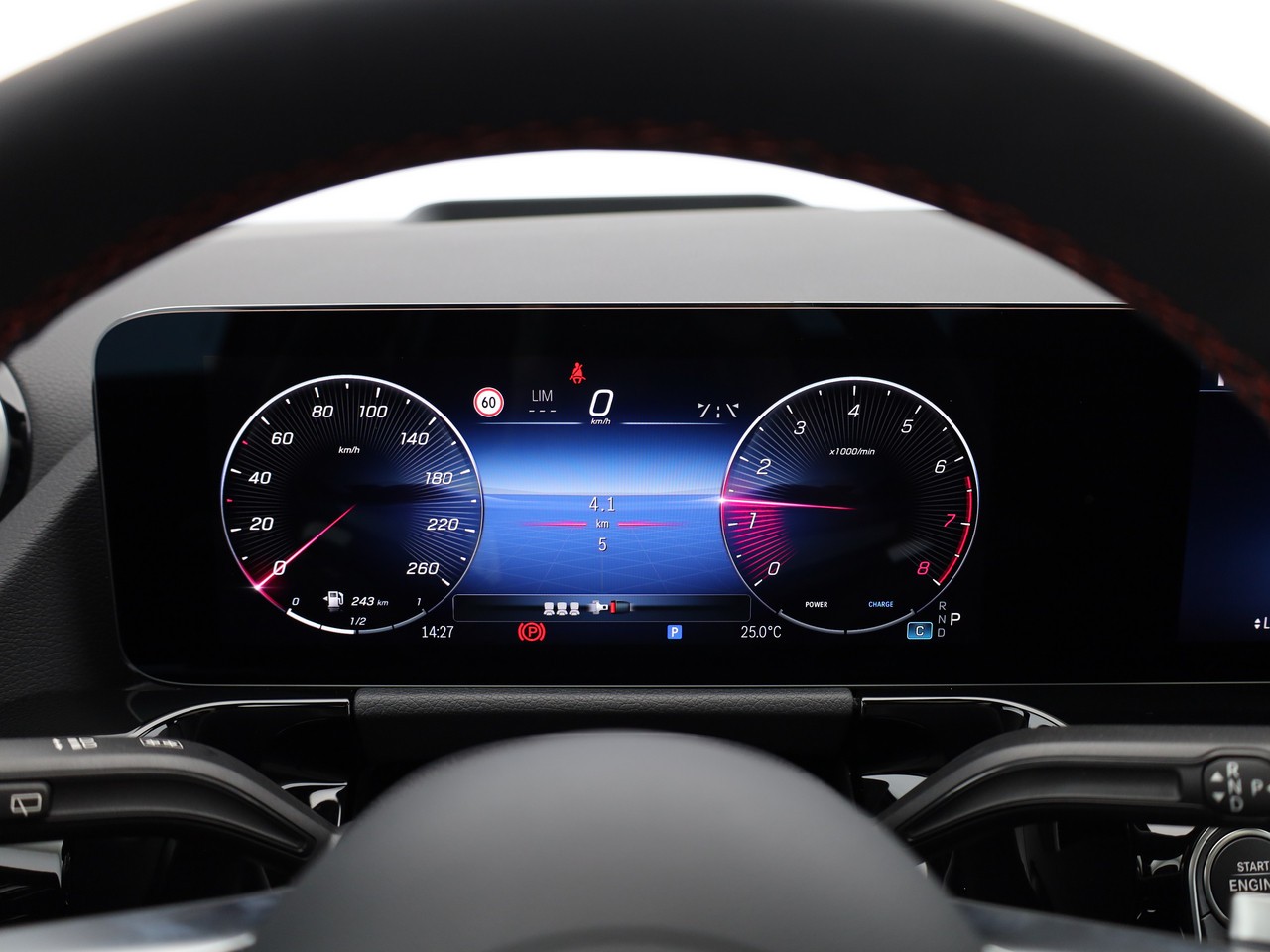MERCEDES-BENZ GLA 200 7G-DCT-image-12