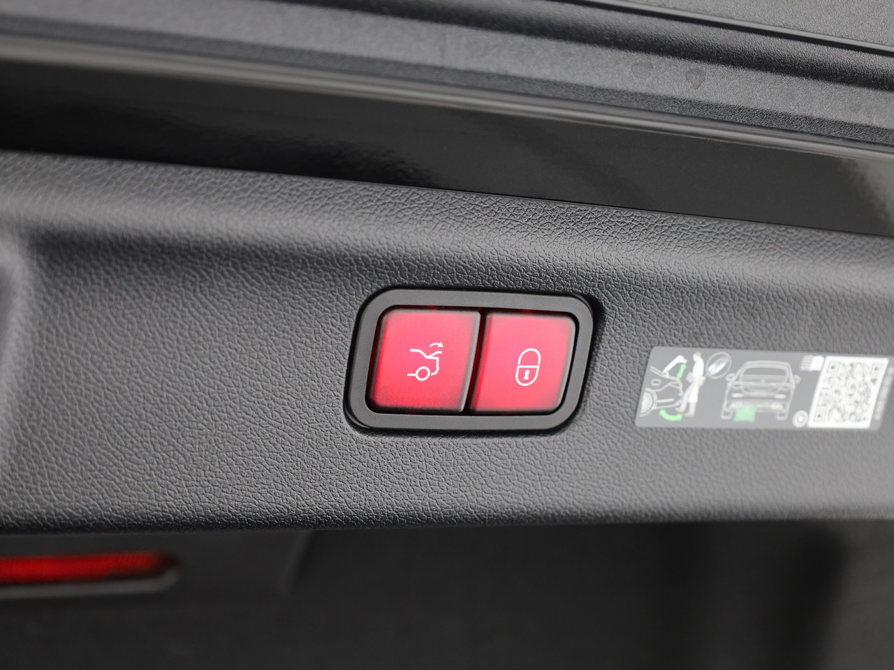 MERCEDES-BENZ C400 4Matic elektrisch-image-21