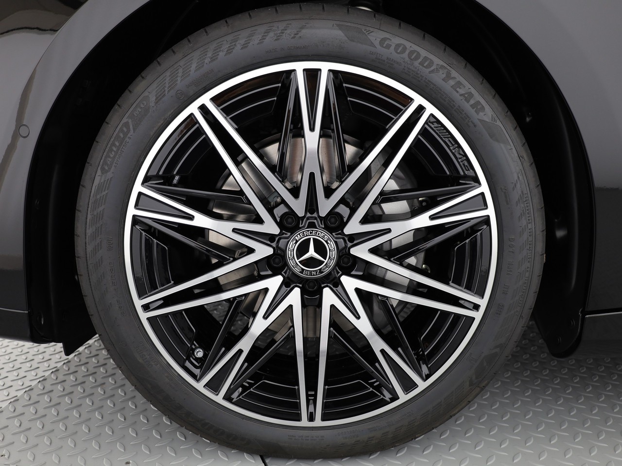 MERCEDES-BENZ C400 4Matic elektrisch-image-23