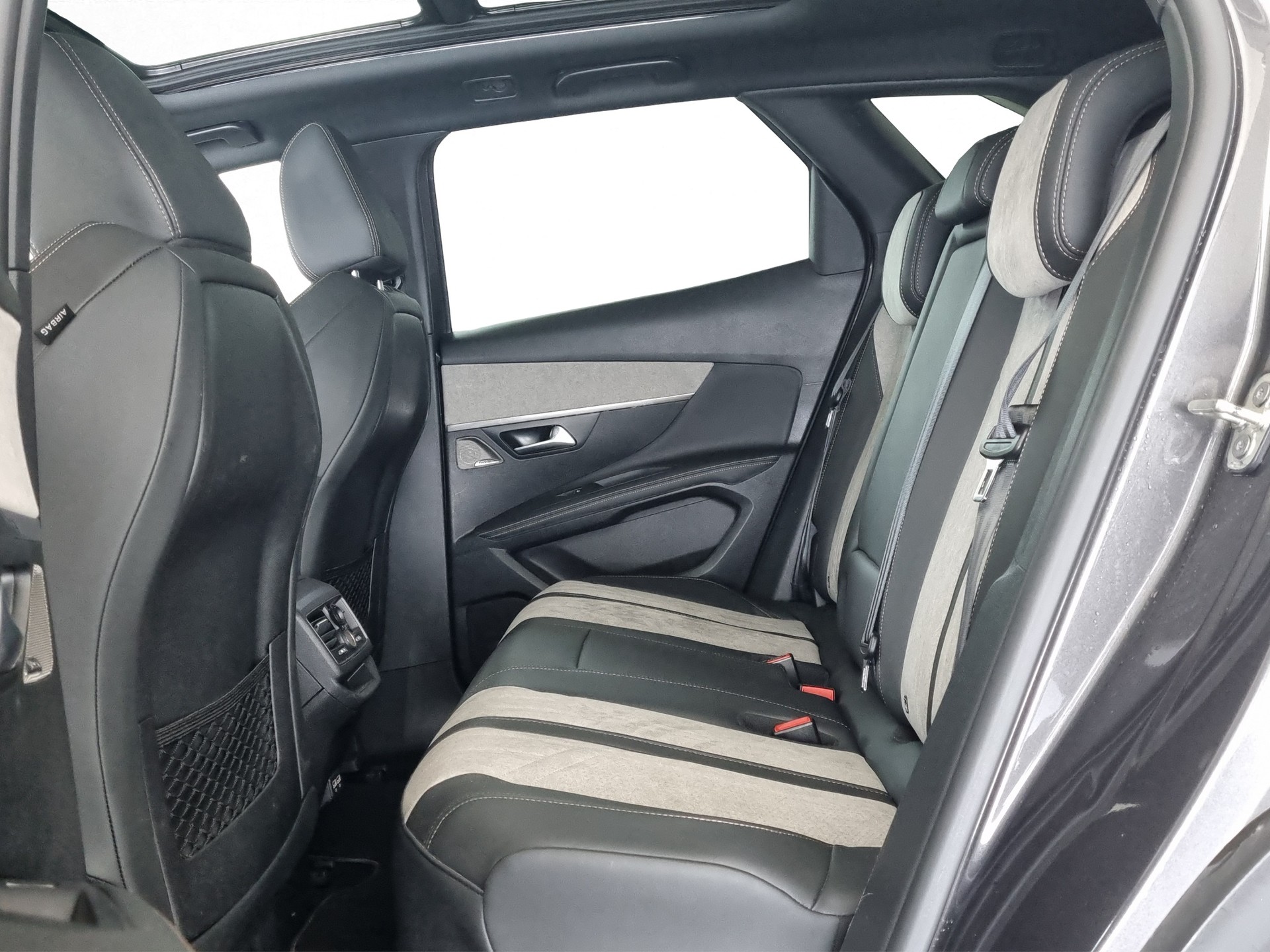 PEUGEOT 3008 300e 1.6 Plug-in Hybrid4 GT AWD Aut.-image-6