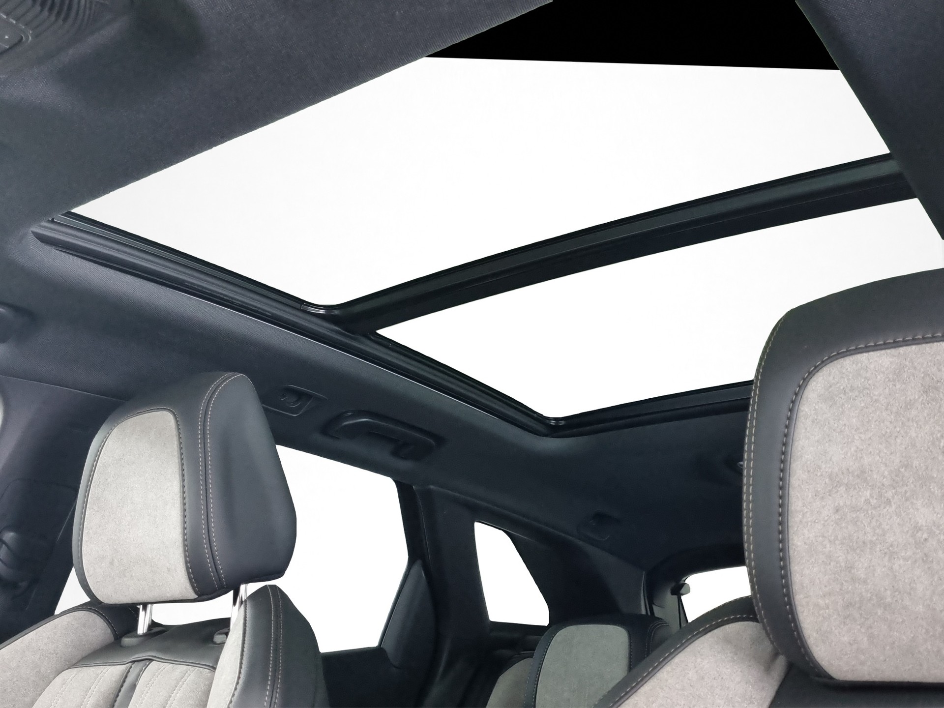 PEUGEOT 3008 300e 1.6 Plug-in Hybrid4 GT AWD Aut.-image-12