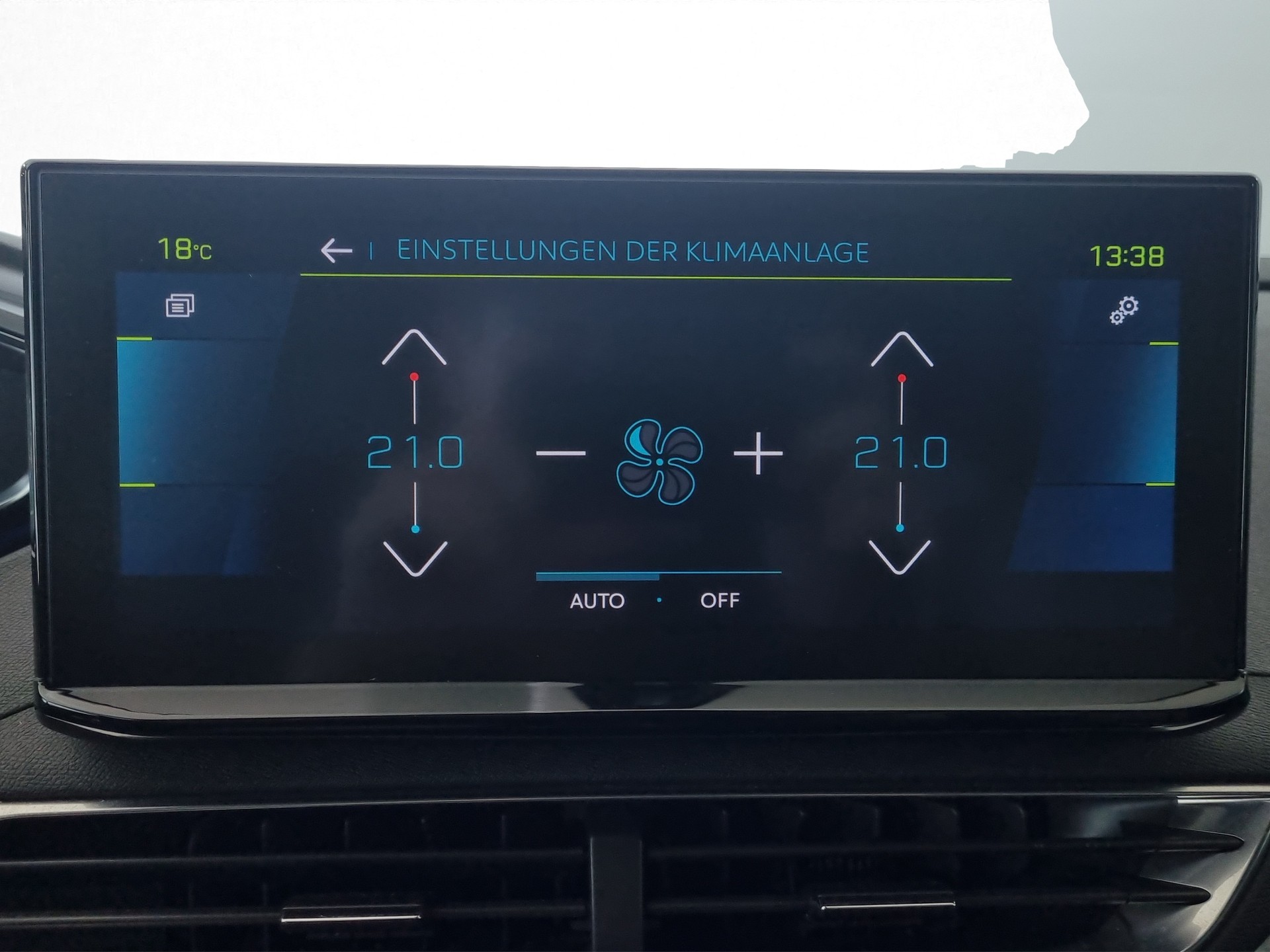 PEUGEOT 3008 300e 1.6 Plug-in Hybrid4 GT AWD Aut.-image-14