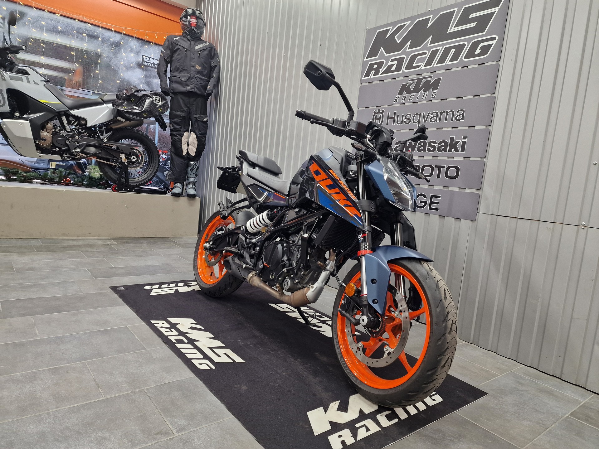 KTM 125 Duke-image-1