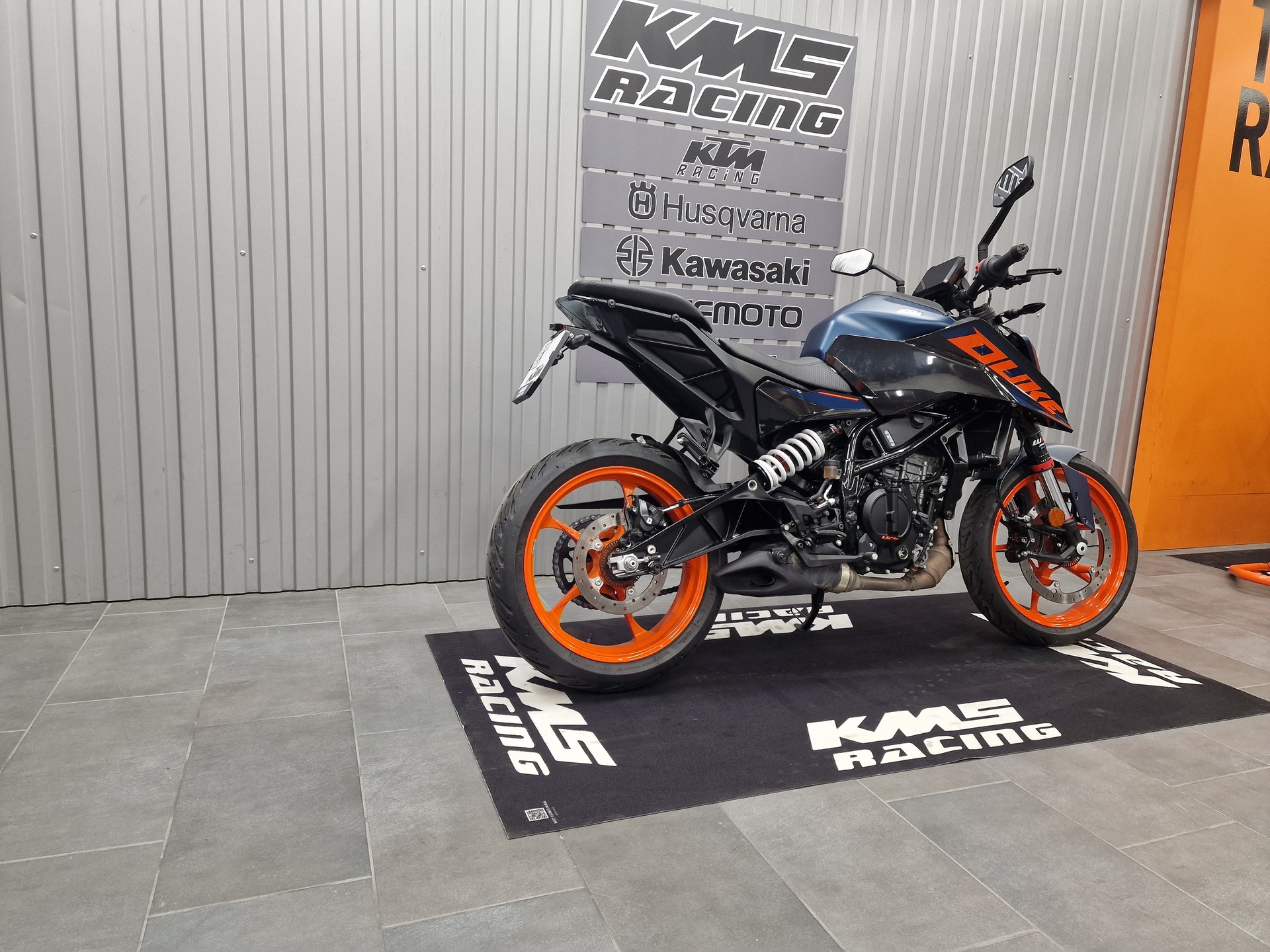 KTM 125 Duke-image-2