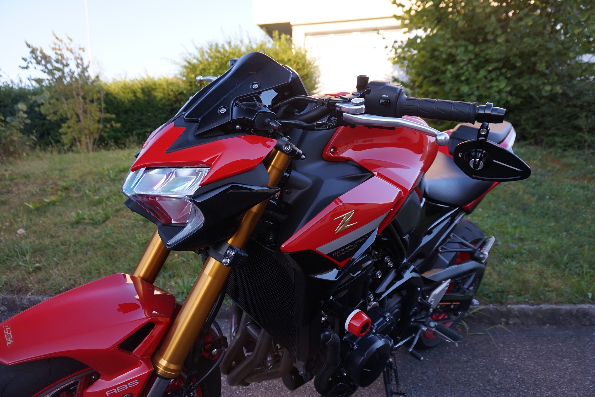 KAWASAKI Z900 ABS 50th Years mit LV10 Black Edition Auspuff-image-4