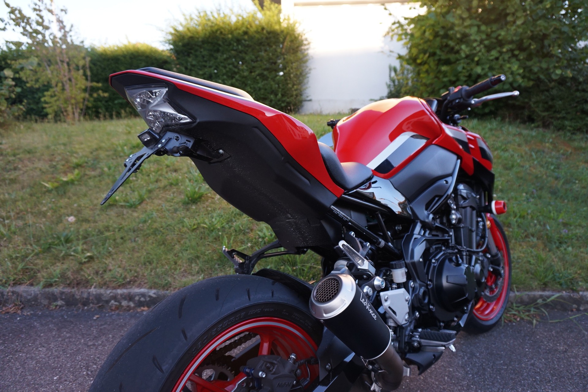 KAWASAKI Z900 ABS 50th Years mit LV10 Black Edition Auspuff-image-5