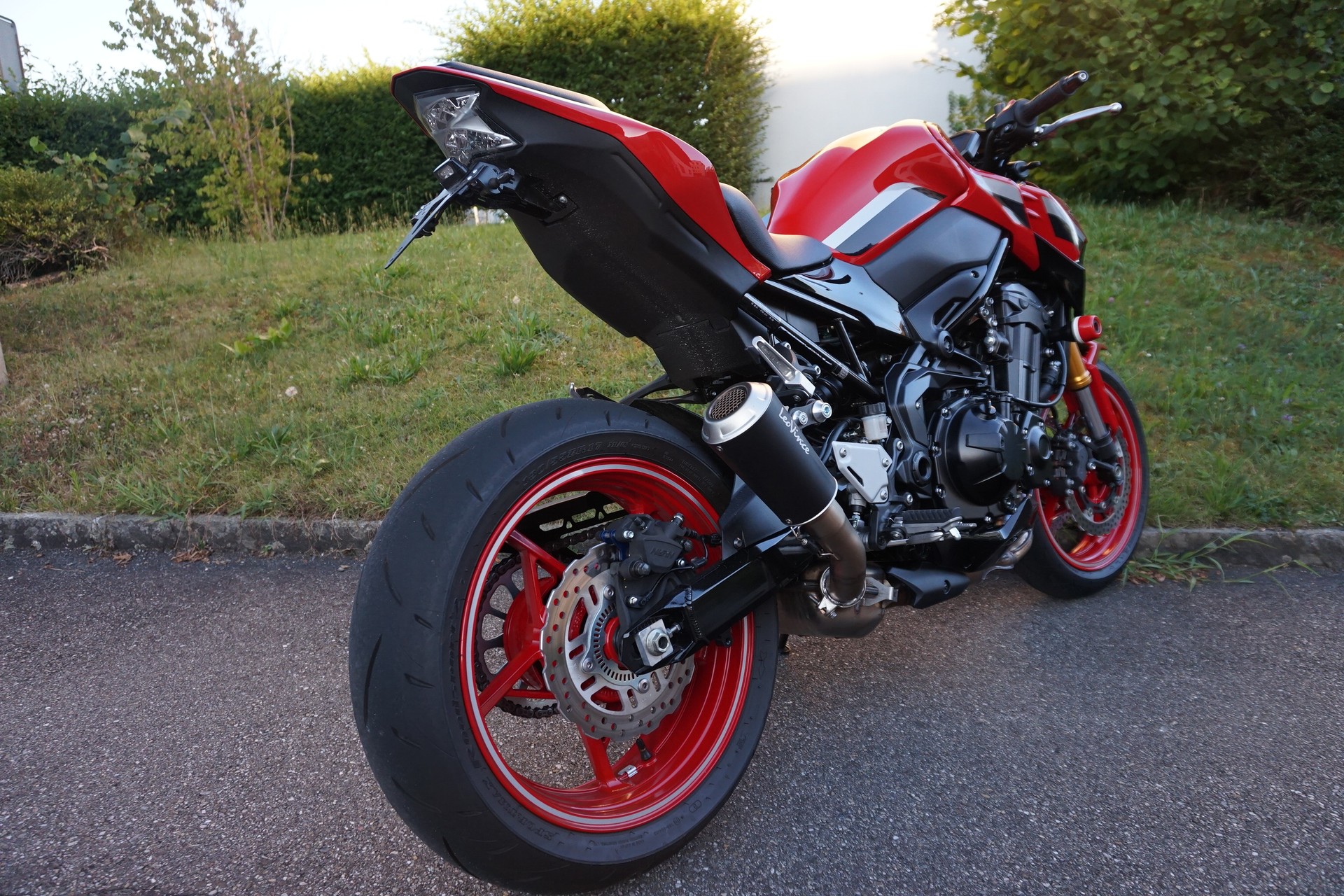 KAWASAKI Z900 ABS 50th Years mit LV10 Black Edition Auspuff-image-3