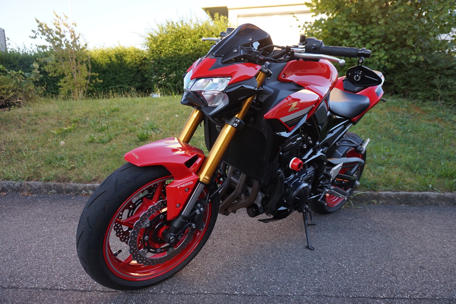 KAWASAKI Z900 ABS 50th Years mit LV10 Black Edition Auspuff-image-1