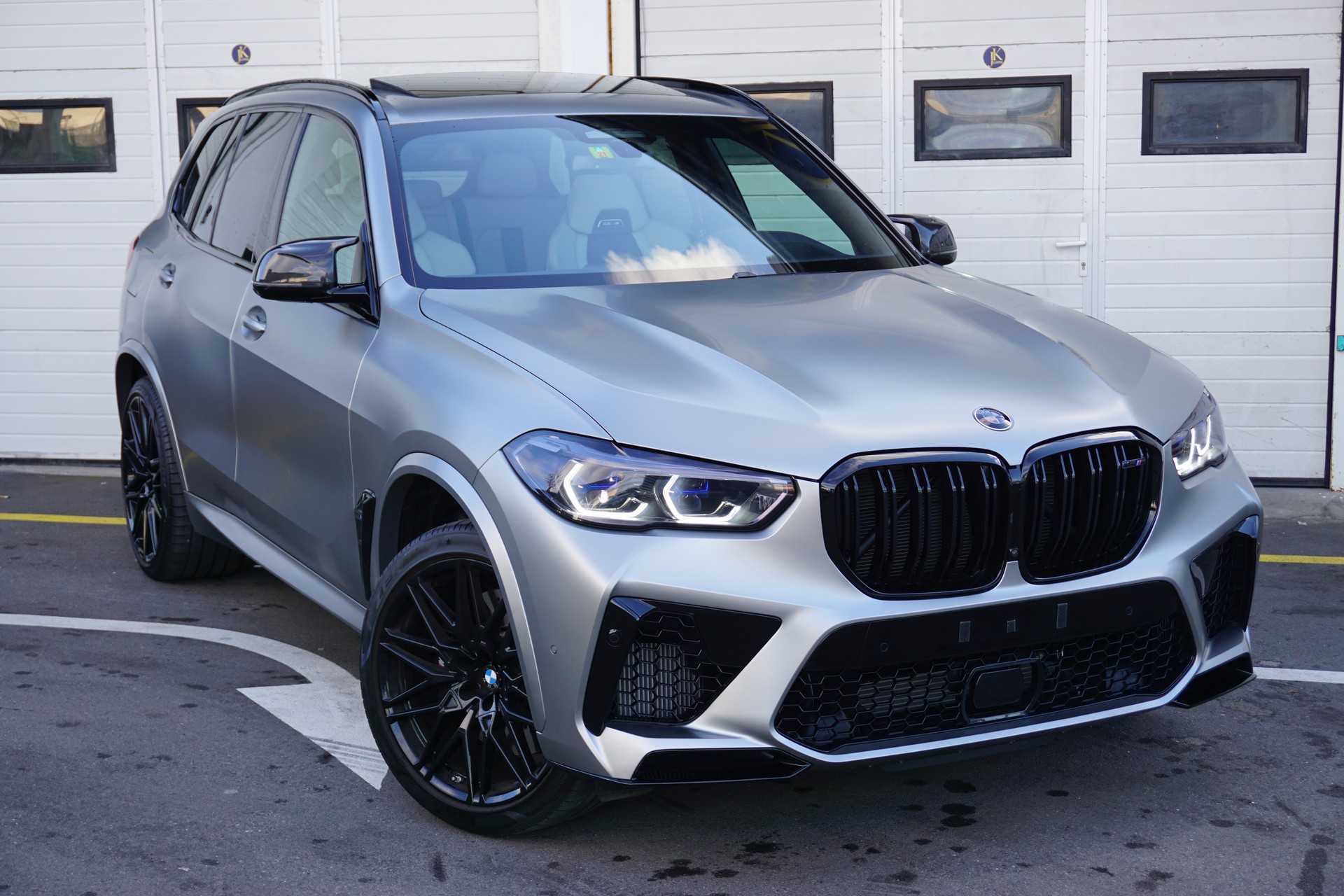 BMW X5 M First Edition 1/250-showroom-element-2