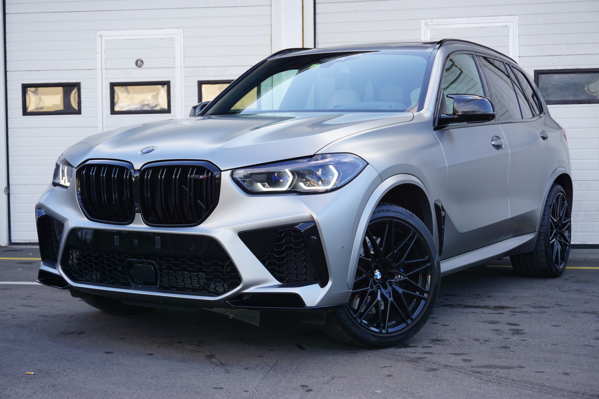 BMW X5 M First Edition 1/250-showroom-element-1