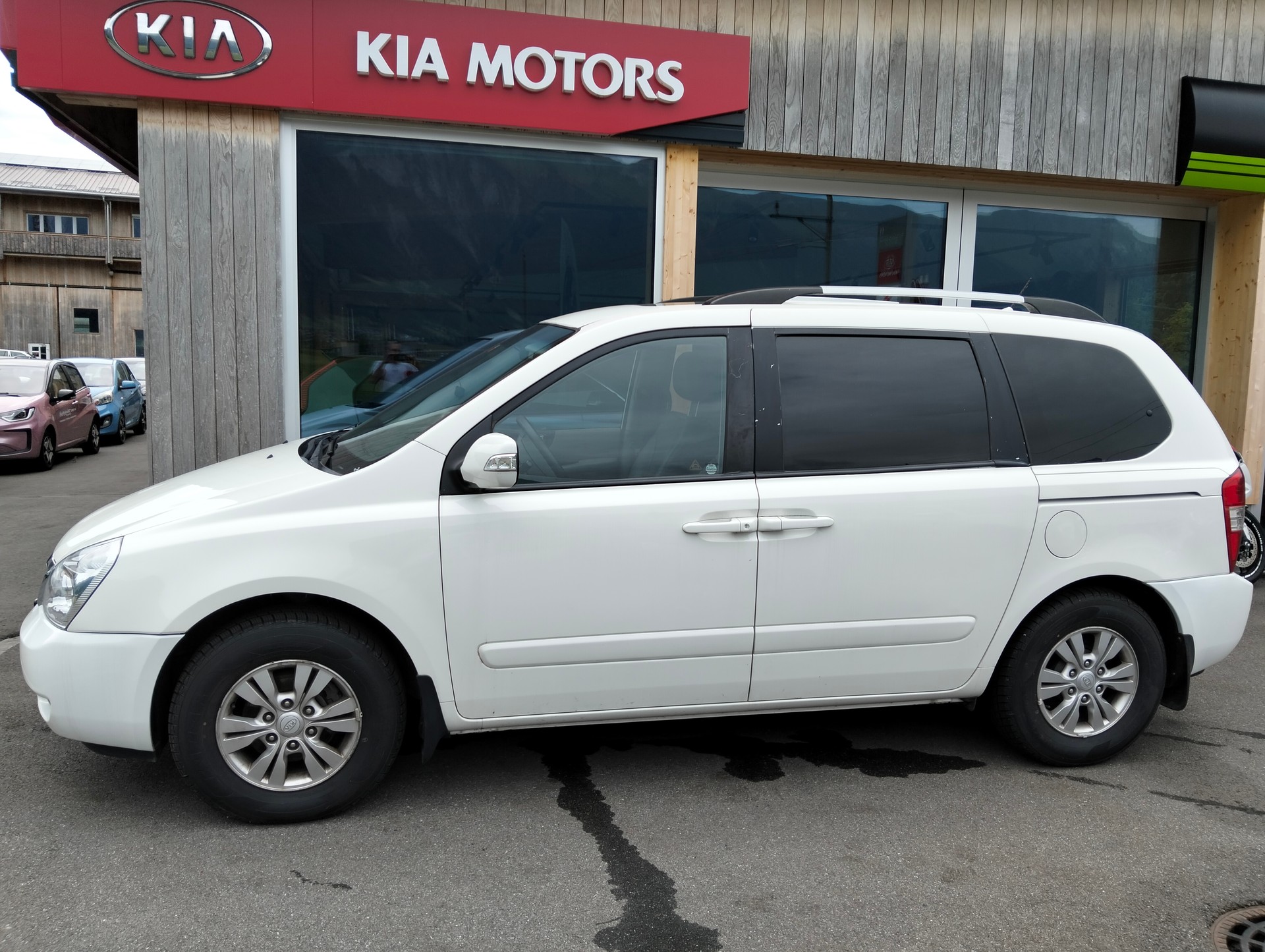 KIA Carnival 2.2 CRDi Style Automatic-image-1
