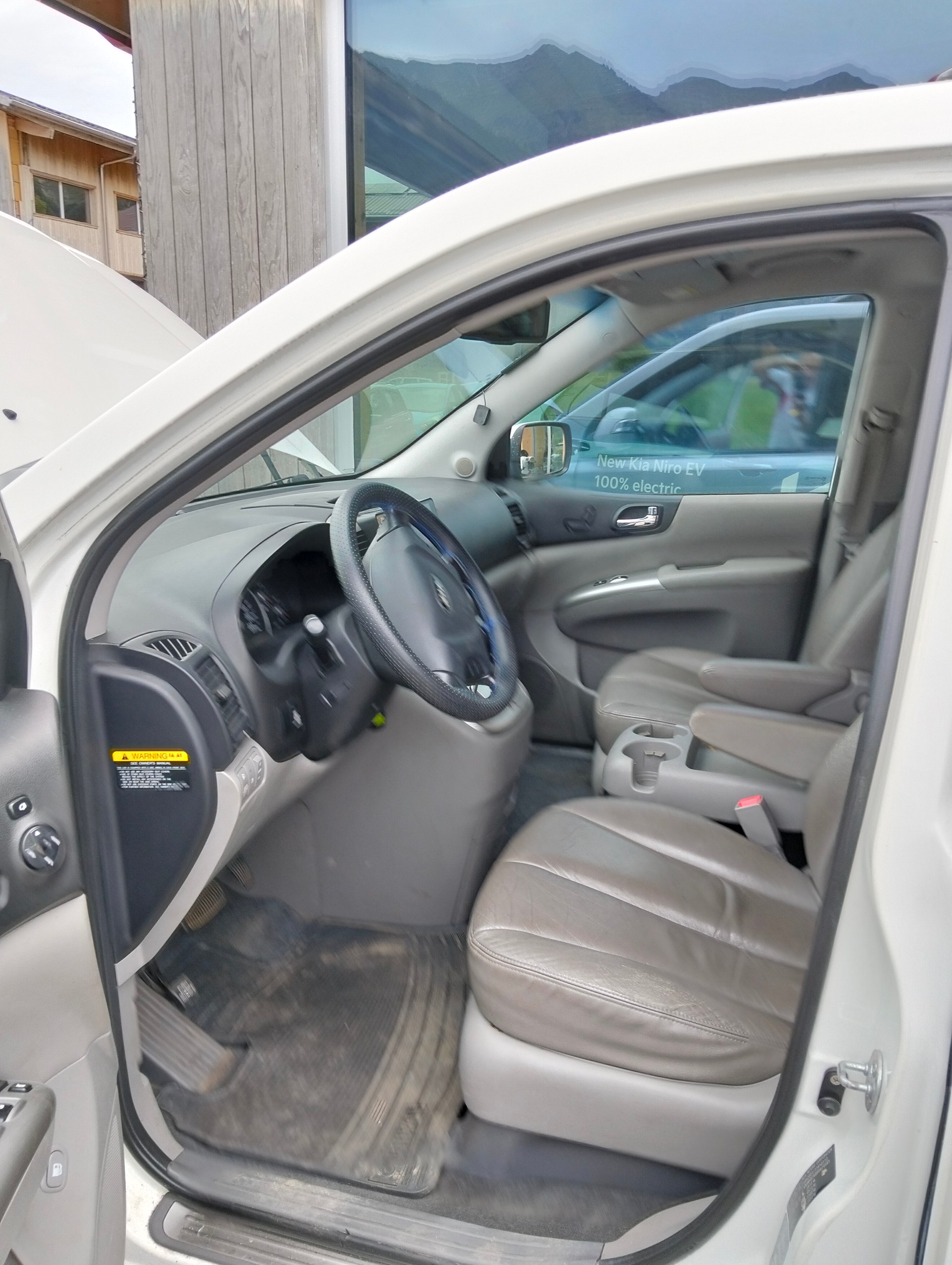 KIA Carnival 2.2 CRDi Style Automatic-image-2