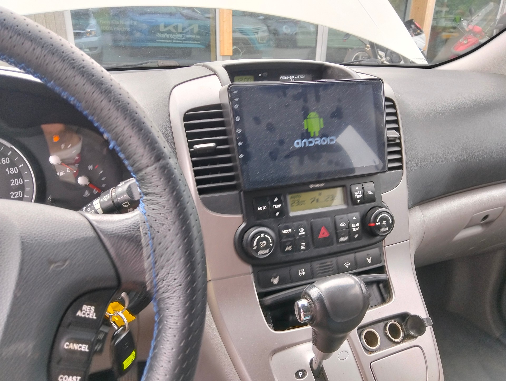 KIA Carnival 2.2 CRDi Style Automatic-image-5