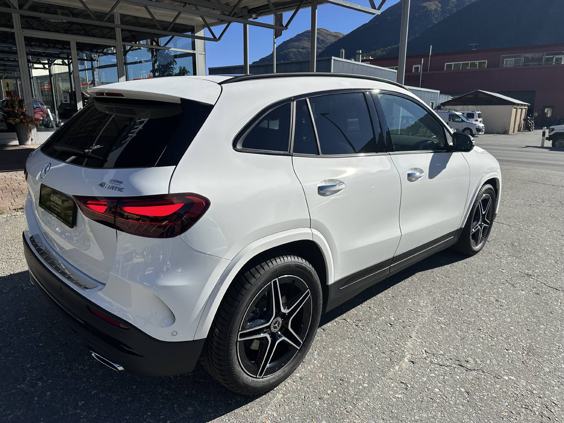 MERCEDES-BENZ GLA 220 AMG Line 4matic-image-7