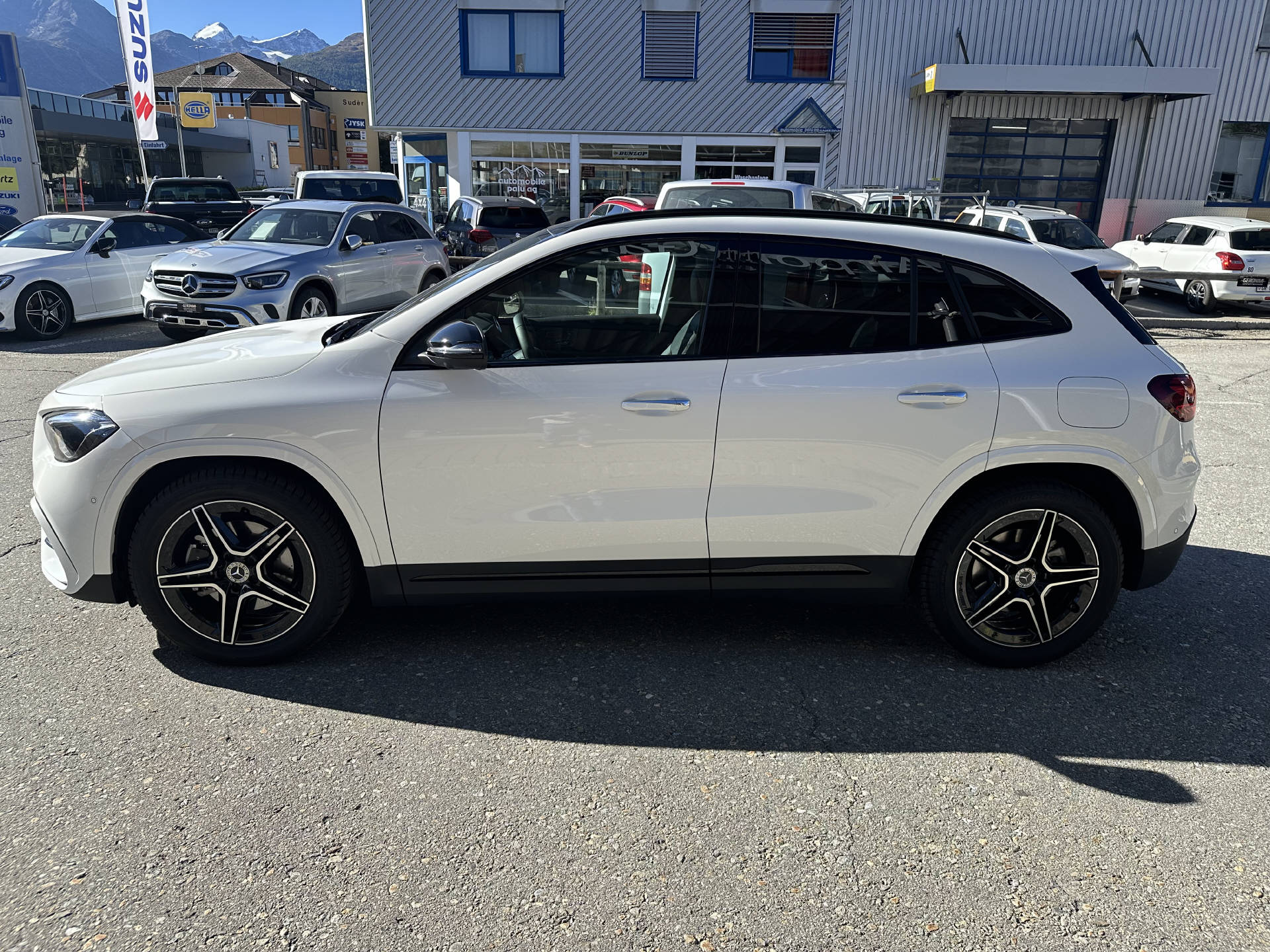 MERCEDES-BENZ GLA 220 AMG Line 4matic-image-4