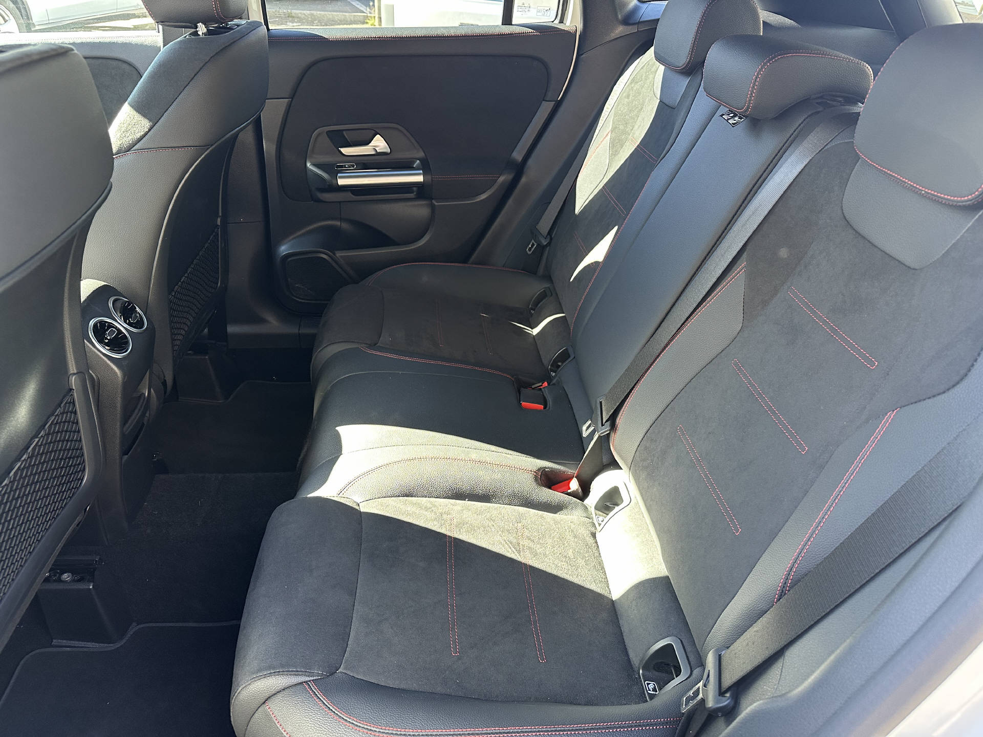 MERCEDES-BENZ GLA 220 AMG Line 4matic-image-10