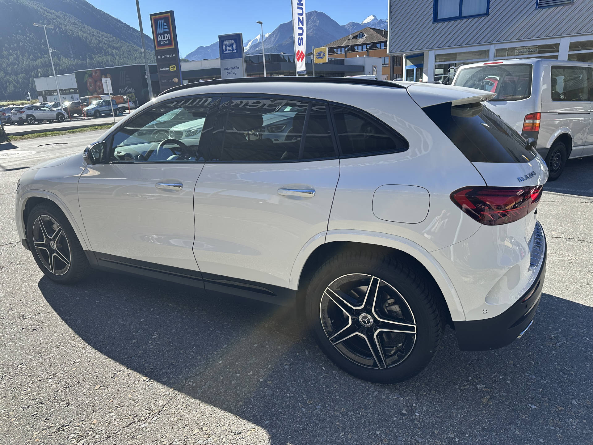 MERCEDES-BENZ GLA 220 AMG Line 4matic-image-5