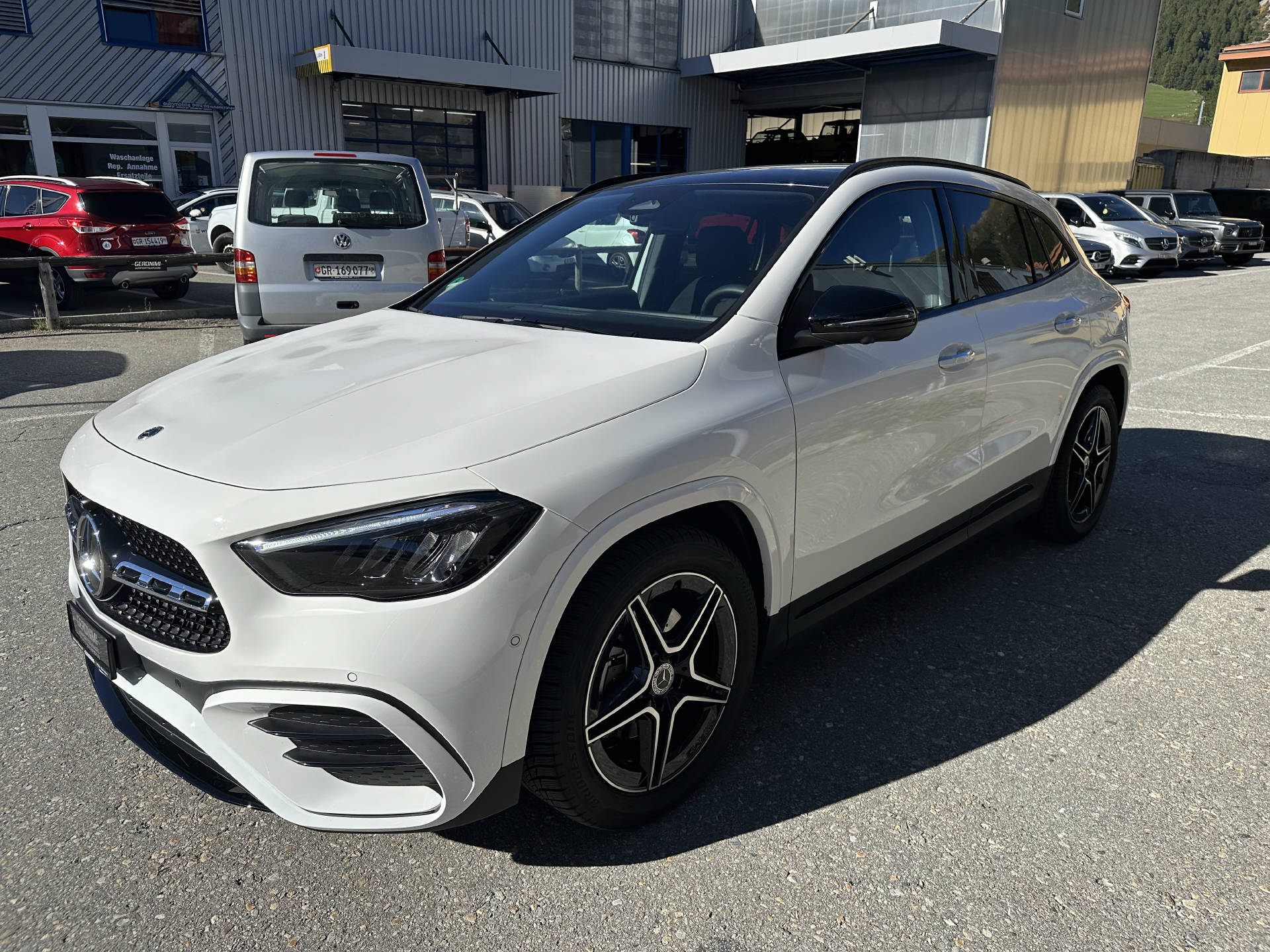 MERCEDES-BENZ GLA 220 AMG Line 4matic-showroom-element-3