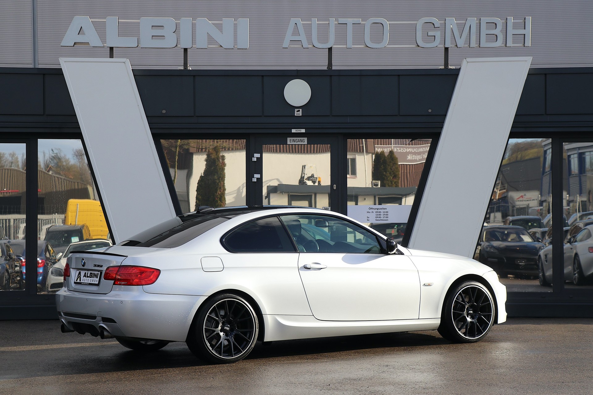 BMW 335i xDrive M-Sport Coupé Steptronic-showroom-element-2