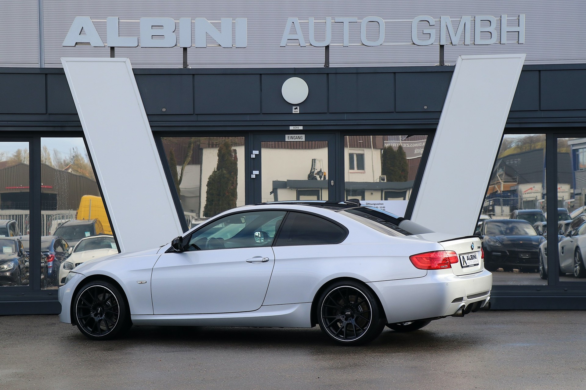 BMW 335i xDrive M-Sport Coupé Steptronic-showroom-element-3