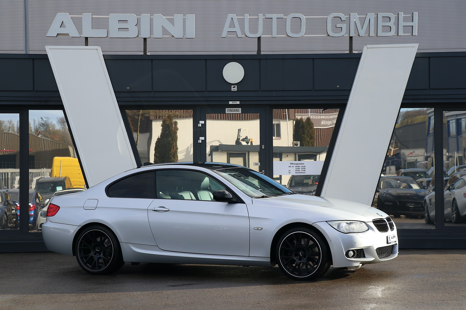 BMW 335i xDrive M-Sport Coupé Steptronic-showroom-element-1