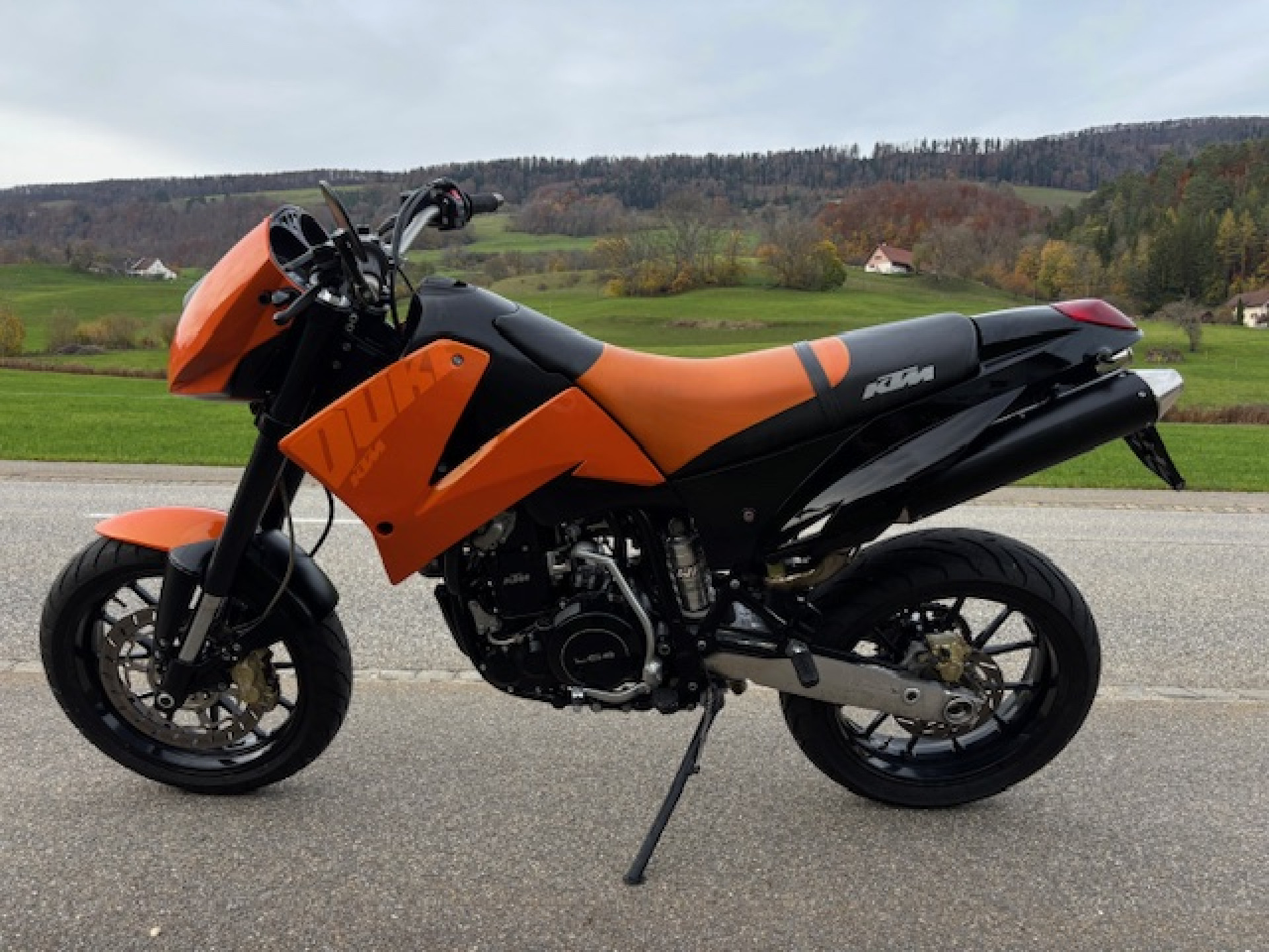 KTM 640 Duke-image-1