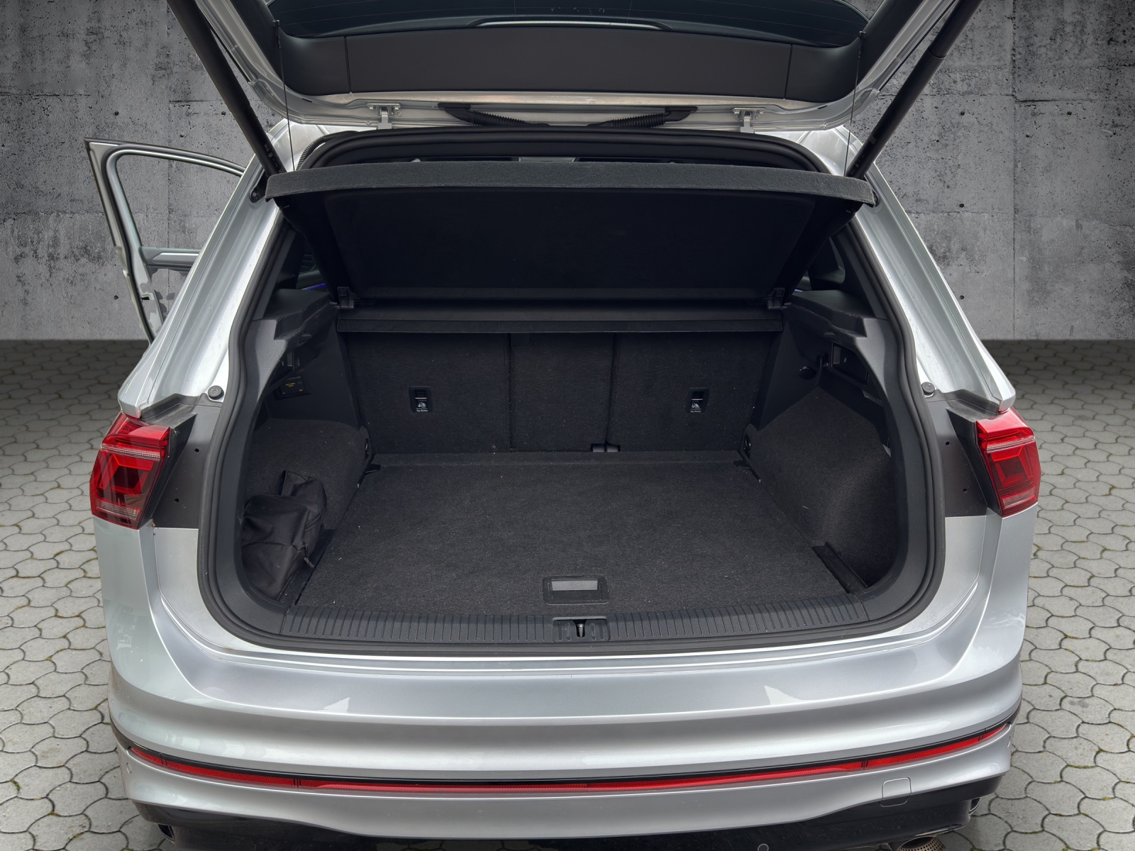VW Tiguan 2.0TSI R 4Motion DSG-image-15