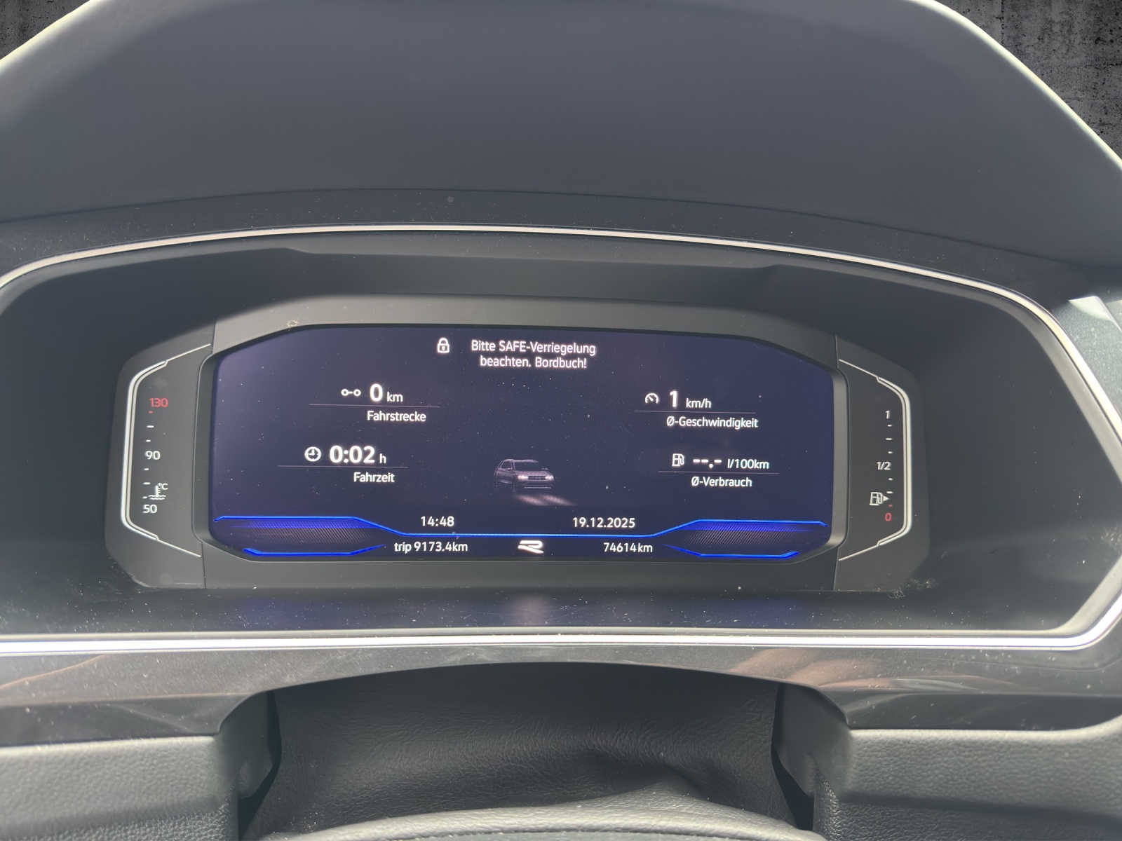 VW Tiguan 2.0TSI R 4Motion DSG-image-10