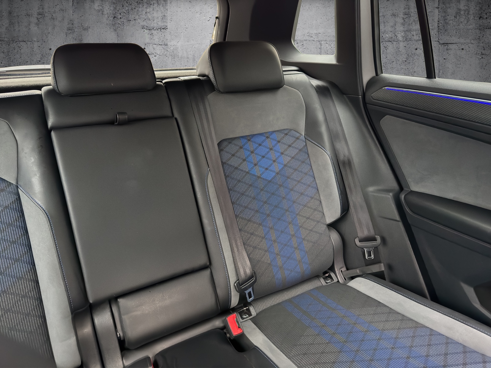 VW Tiguan 2.0TSI R 4Motion DSG-image-14