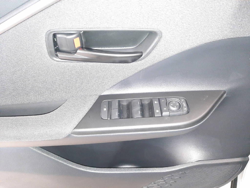 TOYOTA C-HR 2.0 HEV Swiss Edition 4x4-image-12