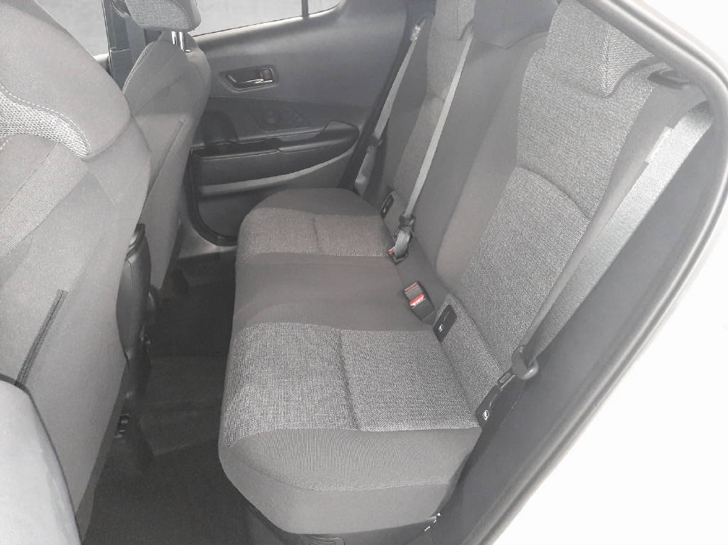 TOYOTA C-HR 2.0 HEV Swiss Edition 4x4-image-13