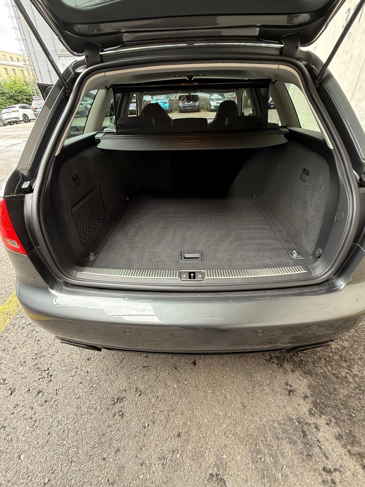 AUDI RS4 Avant 4.2 V8 quattro-image-9