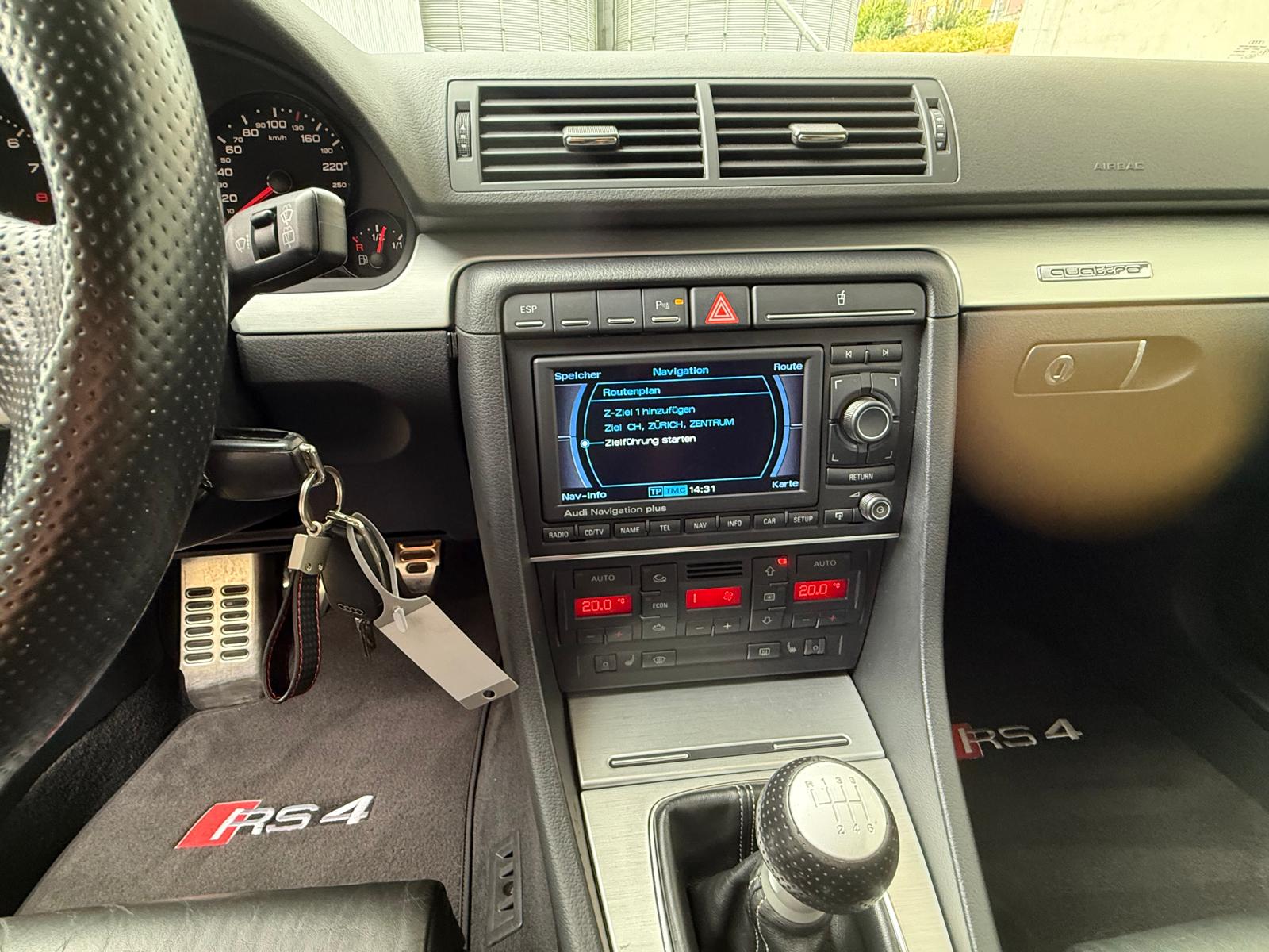 AUDI RS4 Avant 4.2 V8 quattro-image-8
