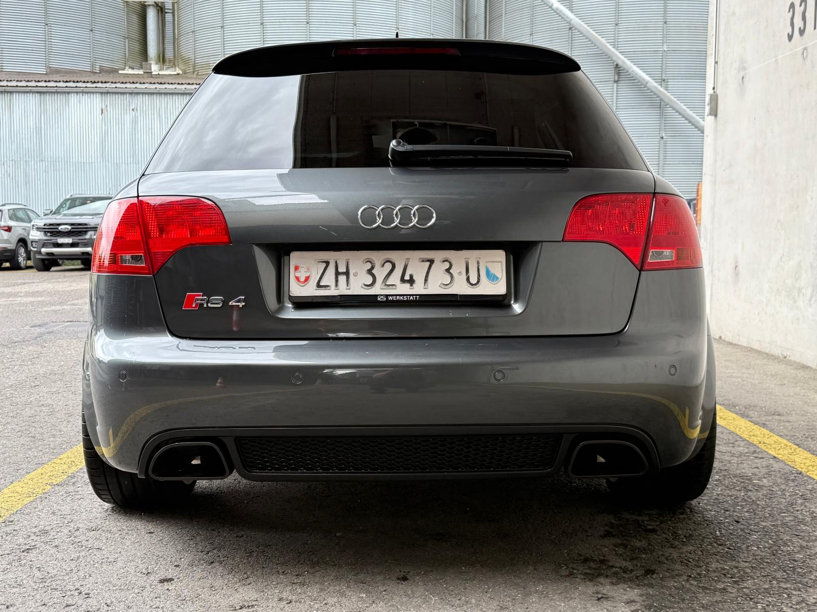 AUDI RS4 Avant 4.2 V8 quattro-image-2