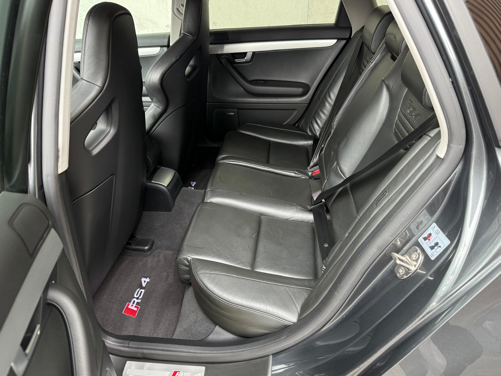 AUDI RS4 Avant 4.2 V8 quattro-image-7