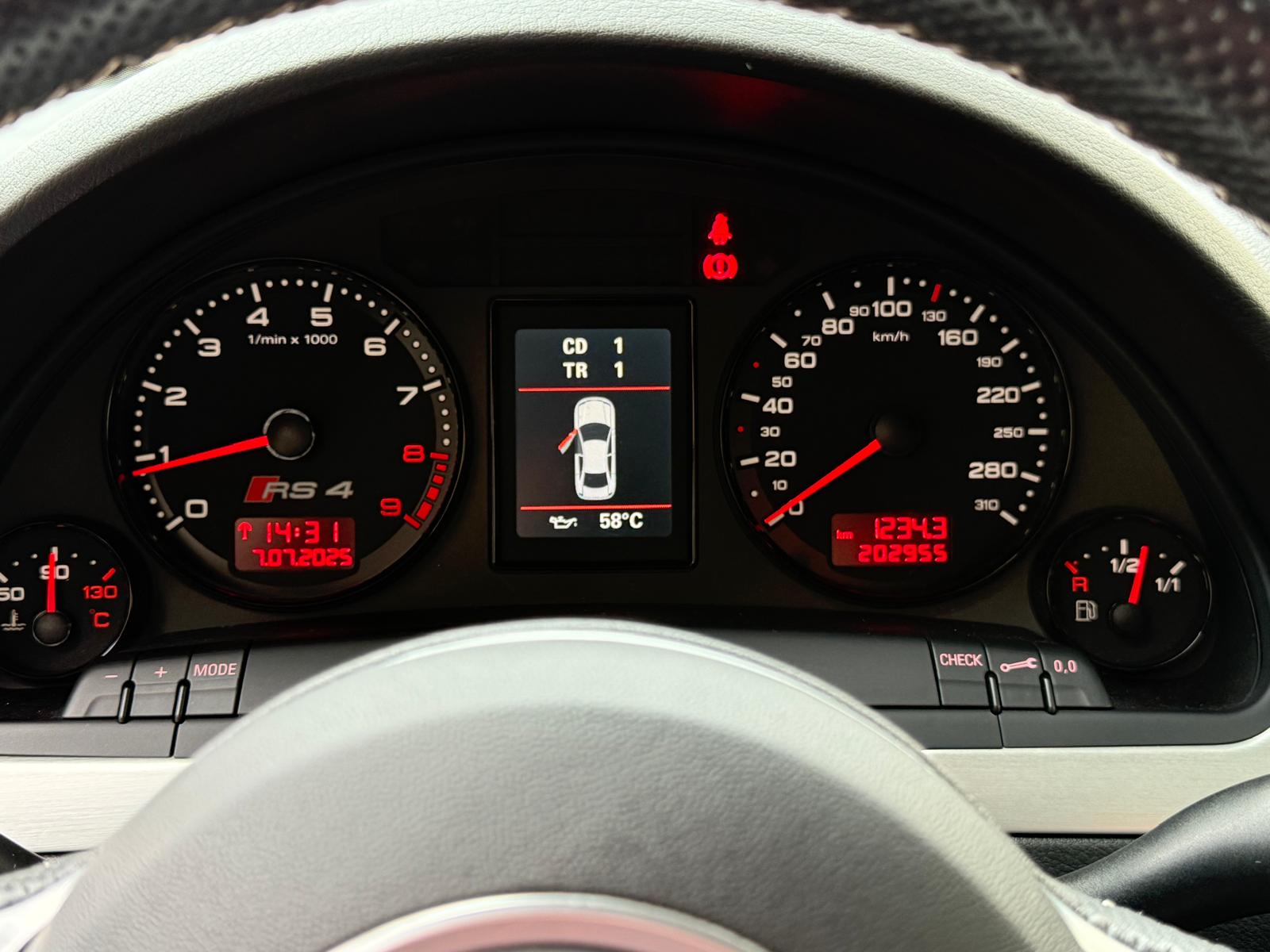 AUDI RS4 Avant 4.2 V8 quattro-image-10