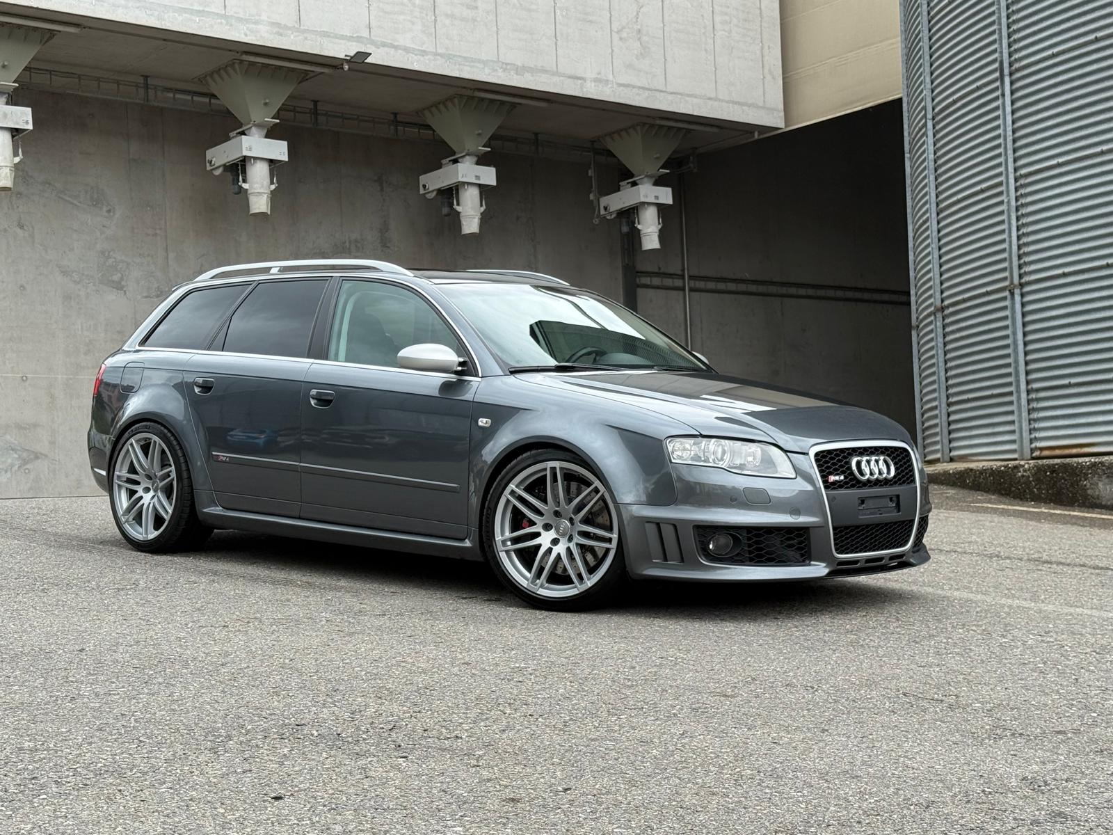 AUDI RS4 Avant 4.2 V8 quattro