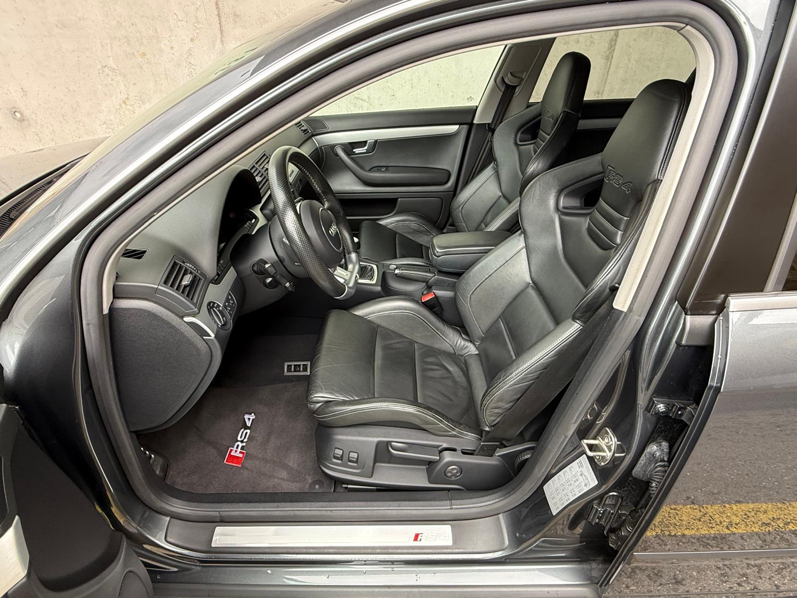 AUDI RS4 Avant 4.2 V8 quattro-image-6