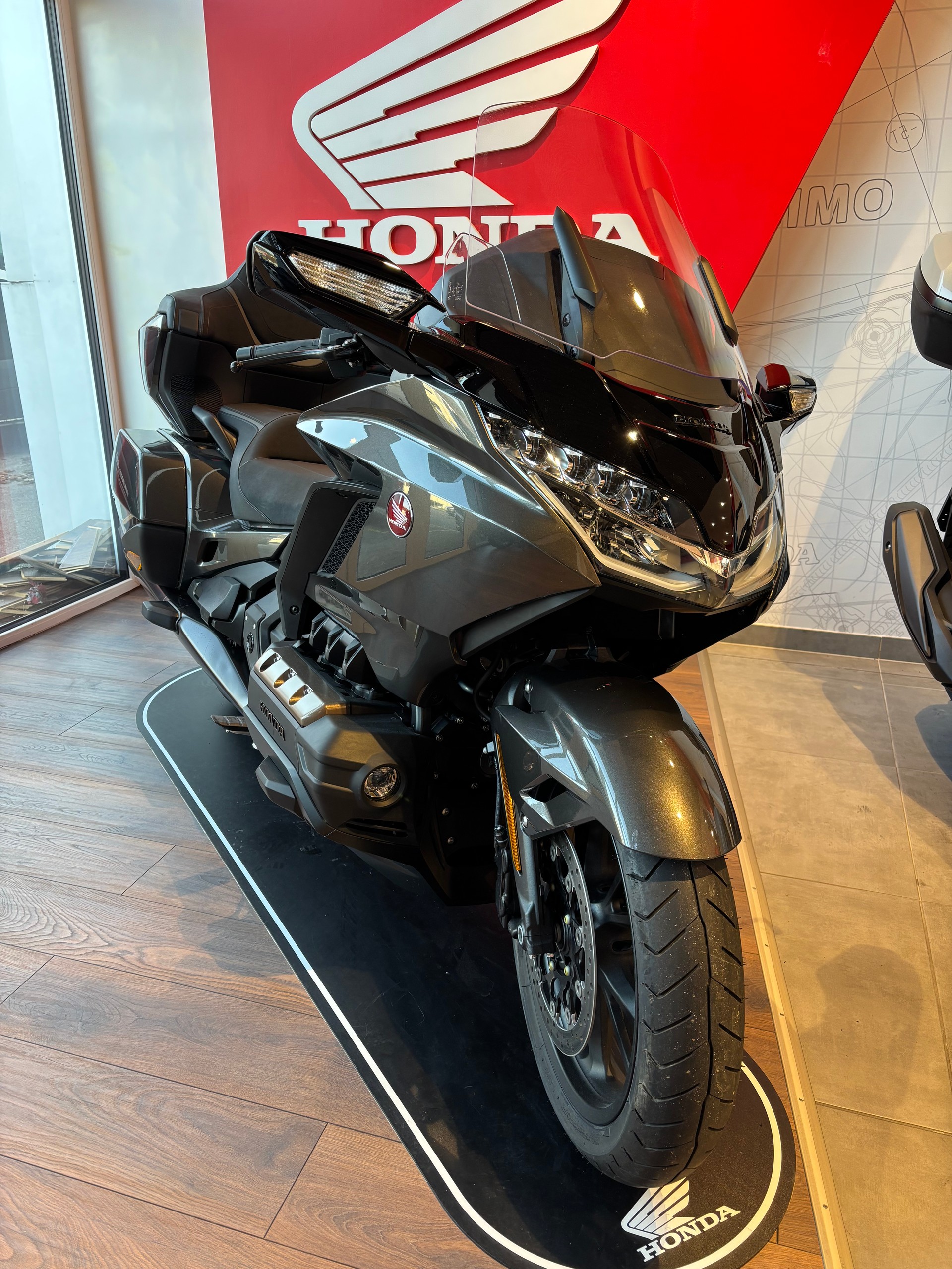 HONDA GL 1800 Goldwing-image-2