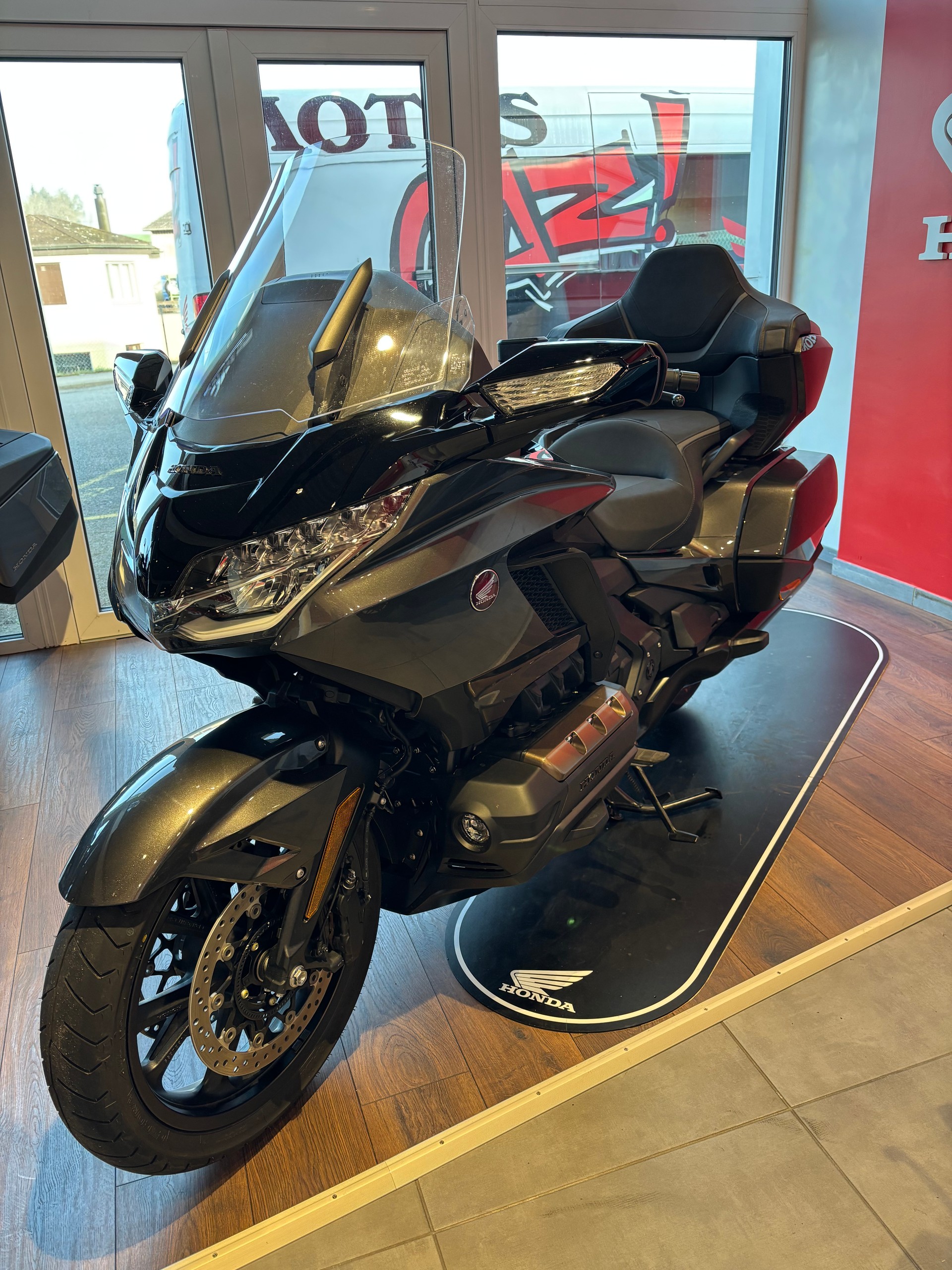 HONDA GL 1800 Goldwing-image-3