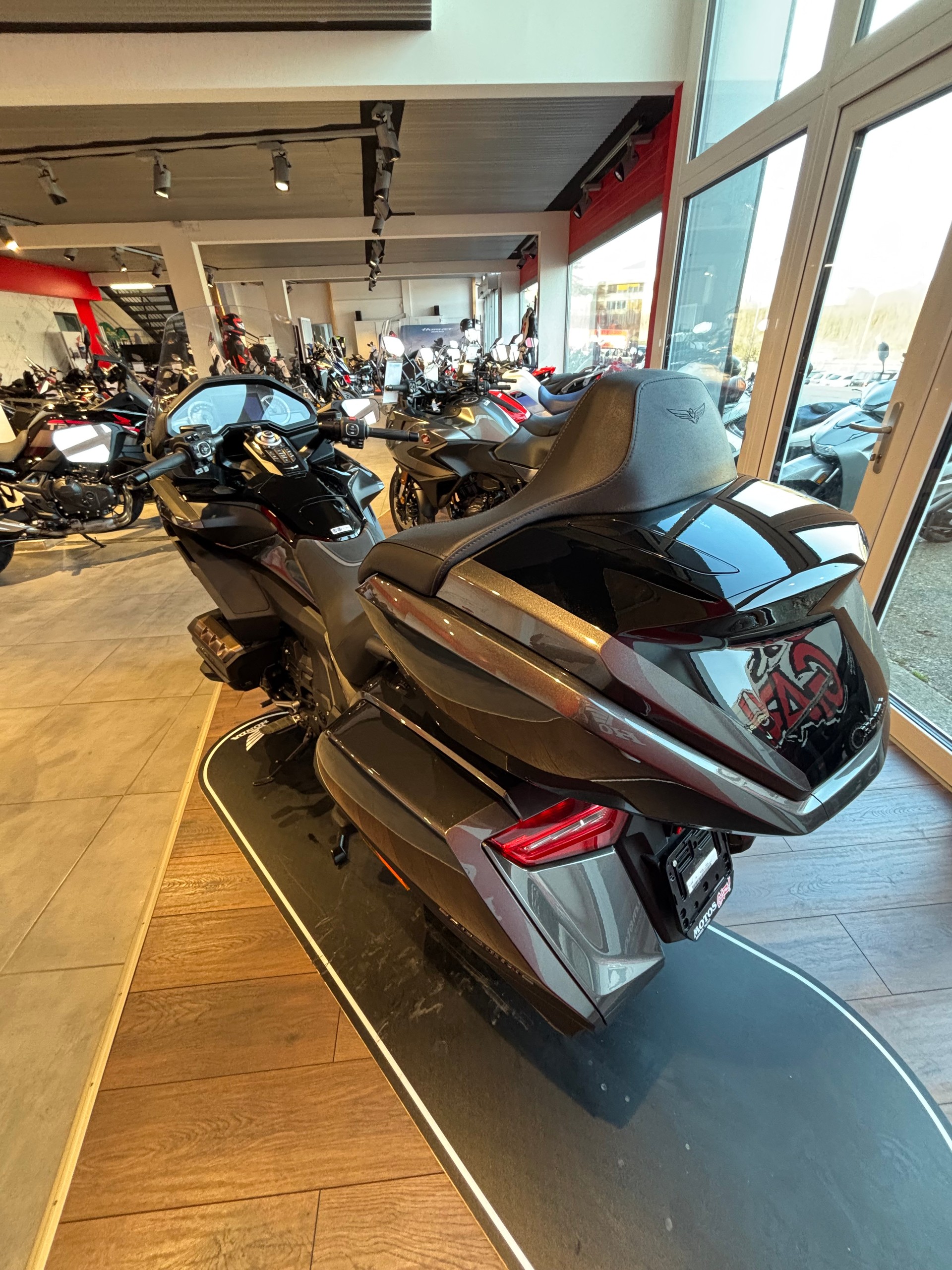 HONDA GL 1800 Goldwing-image-5