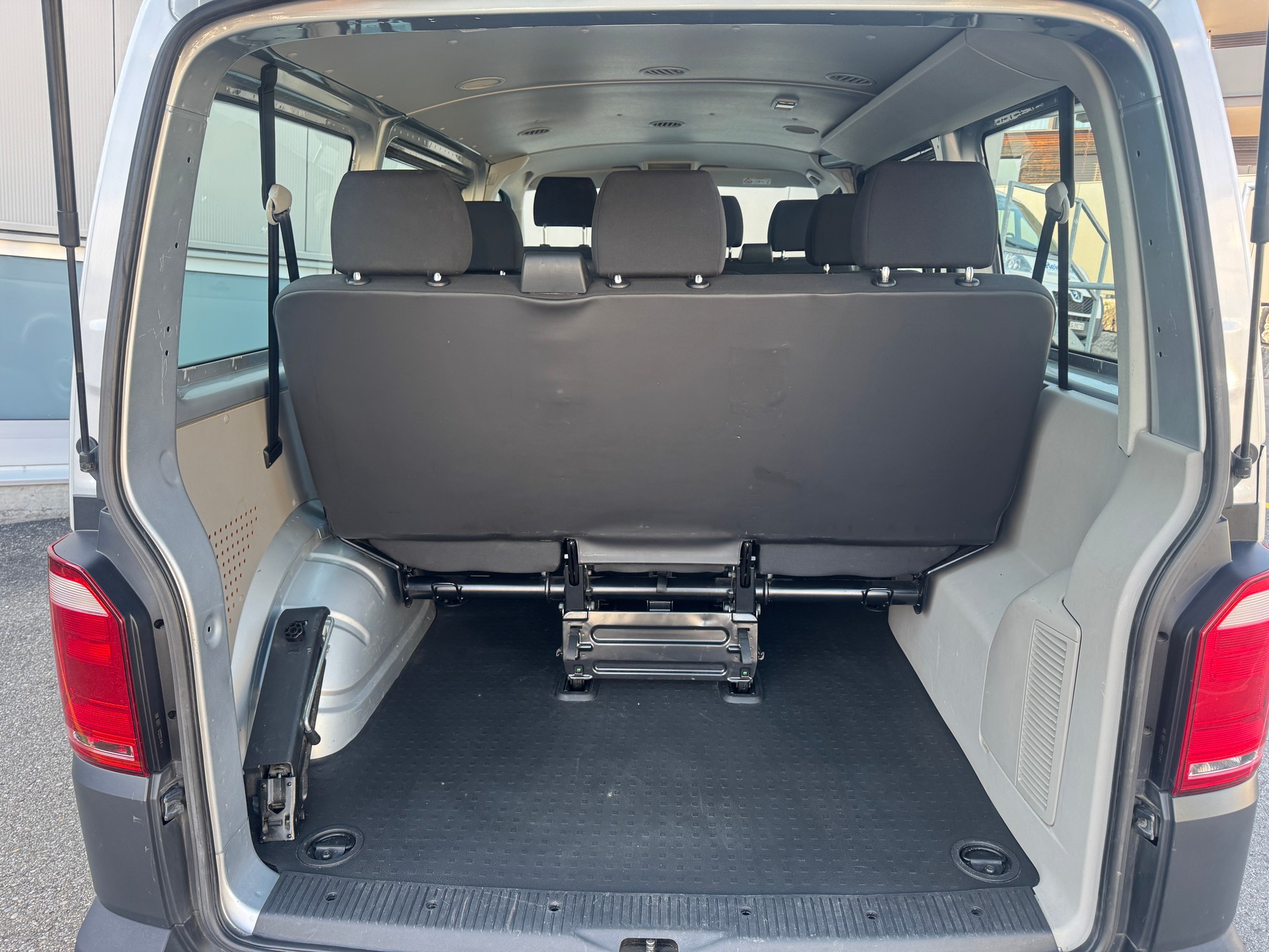 VW T6 2.0 TDI DSG-image-8